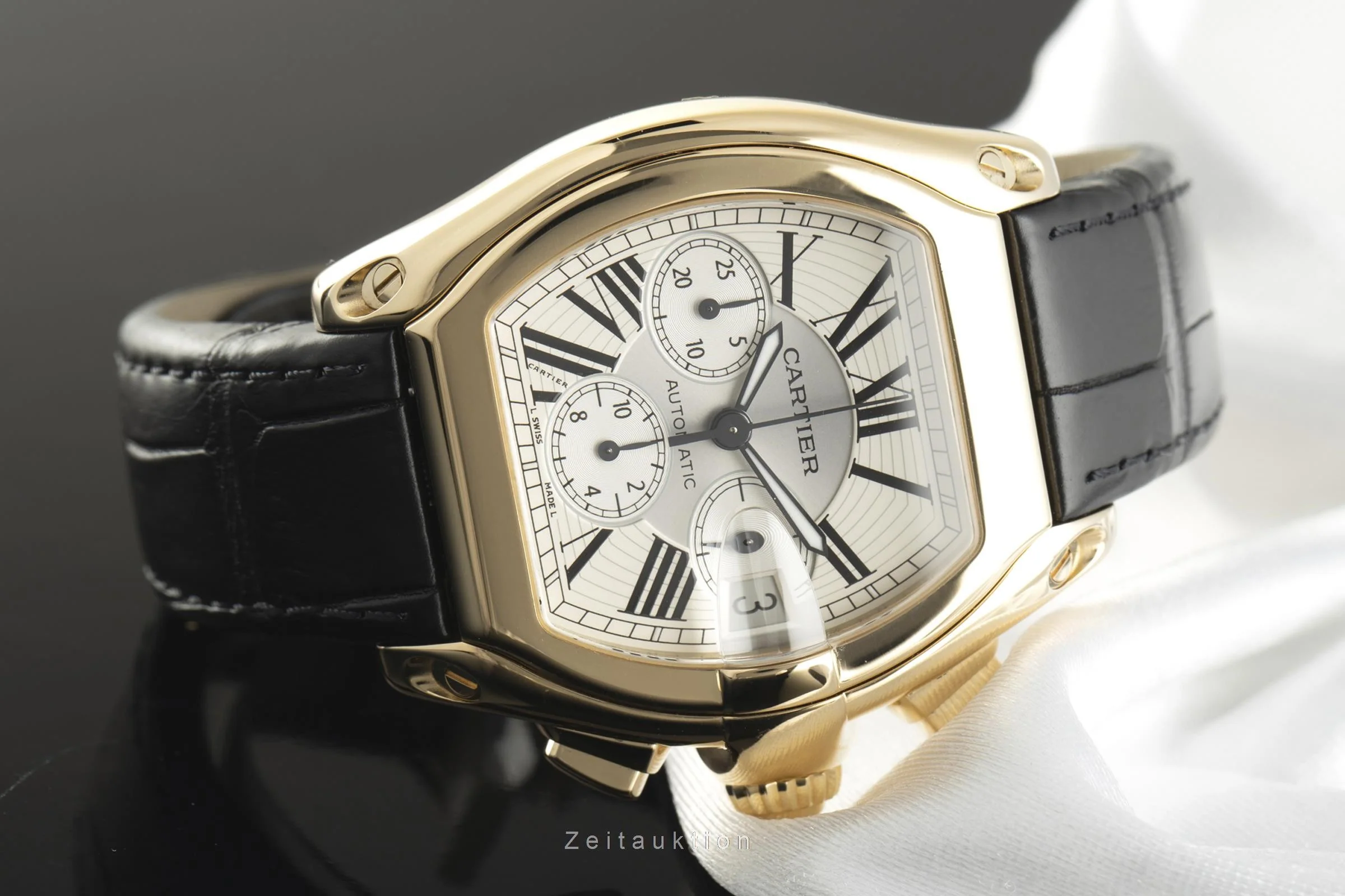Cartier Roadster chronograph 18 ct gold automatic men's watch 2619  [2107547] - Image 2