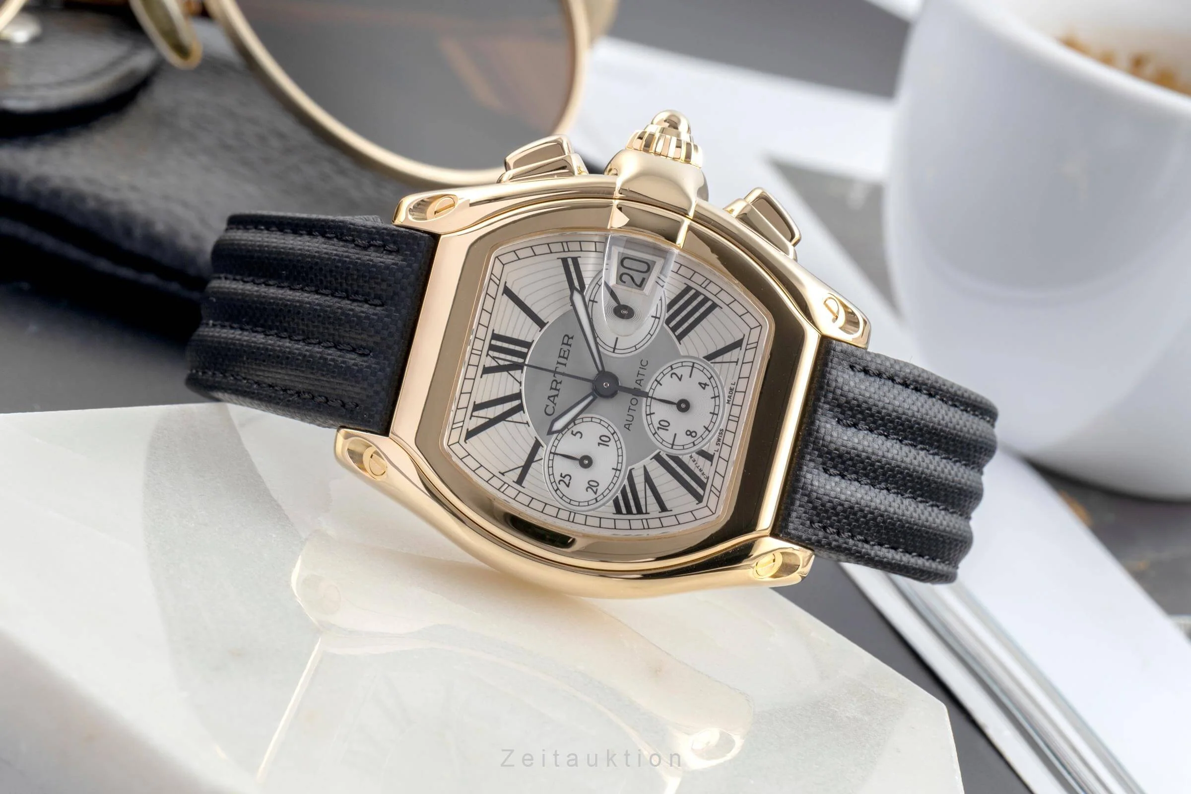 Cartier Roadster chronograph 18 ct gold automatic men's watch W62021Y3  [2502461] - Image 3