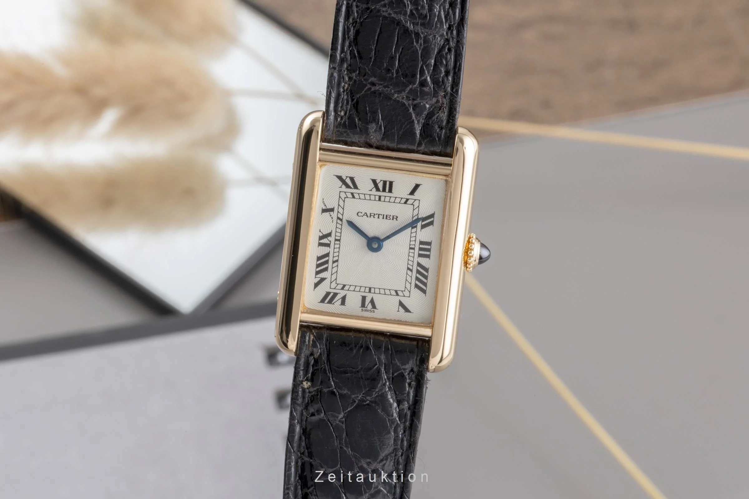 Cartier Tank 18 ct gold manual winding women's watch 878087  [2502309] - Image 2