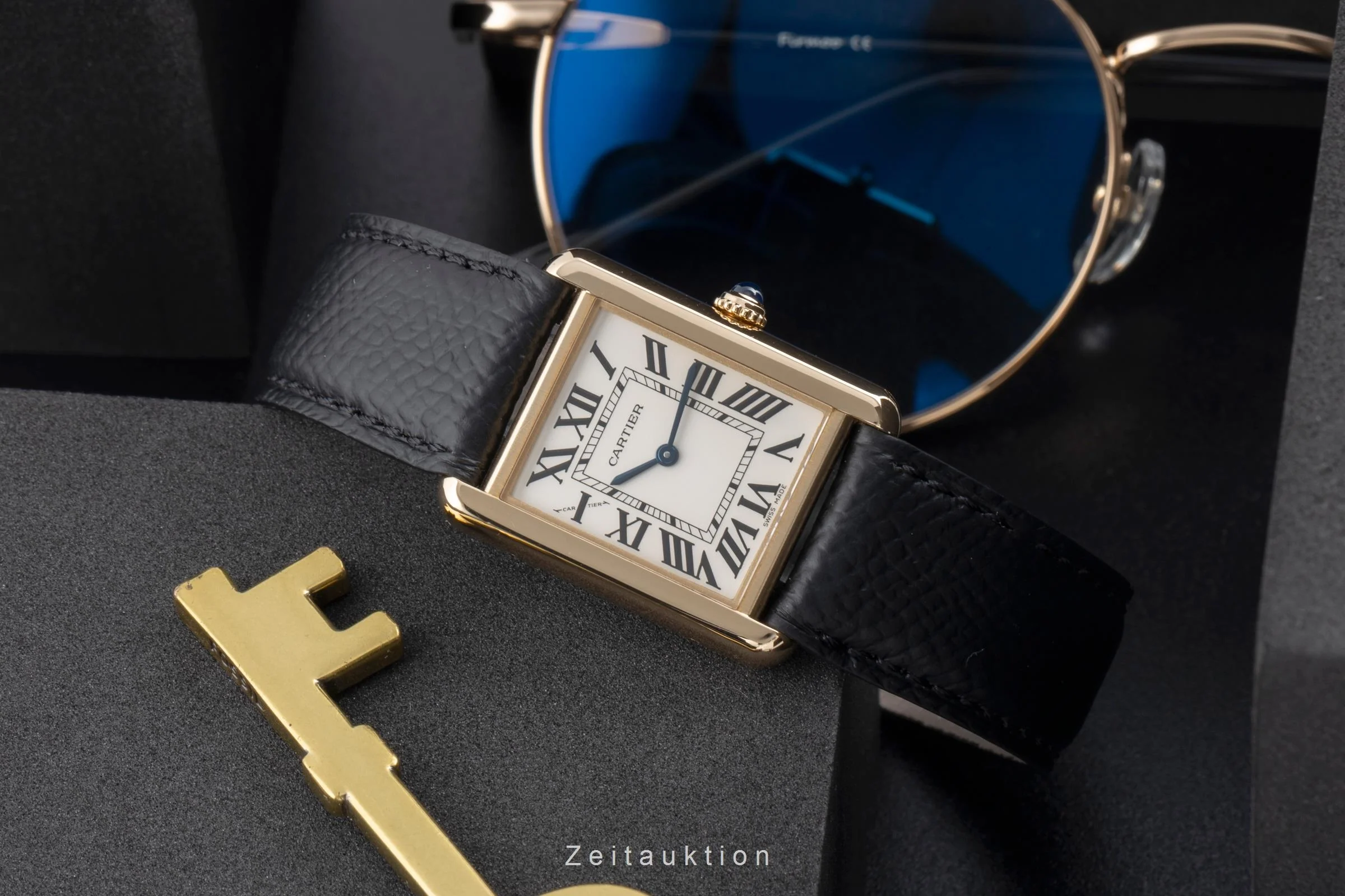 Cartier Tank 18 ct gold quartz women's watch W5200002, 3168  [2504800] - Image 3