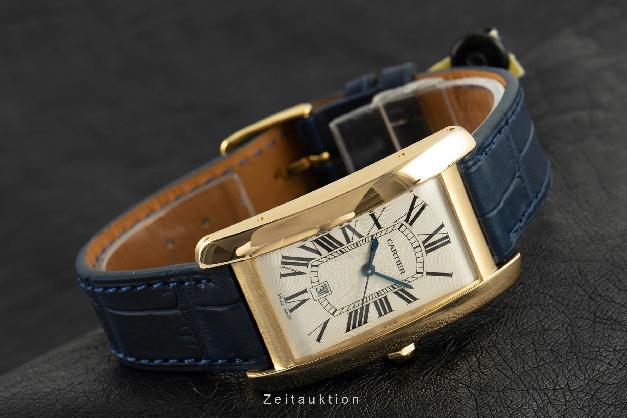 Cartier Tank Américaine 18 ct gold automatic men's watch 1740  [2107365] - Image 2