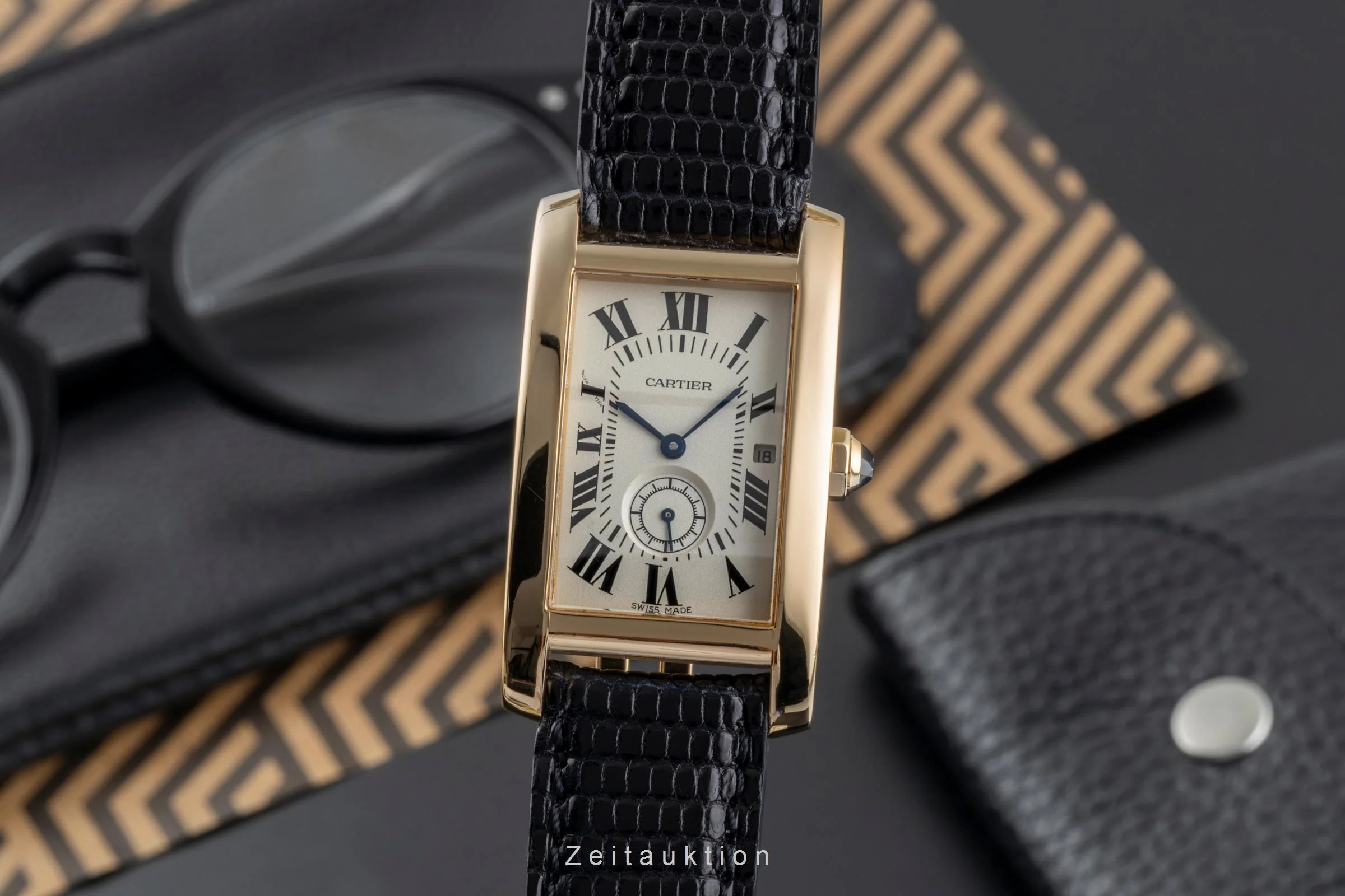 Cartier Tank Américaine 18 ct gold quartz men's watch 8012905  [2504080] - Image 2
