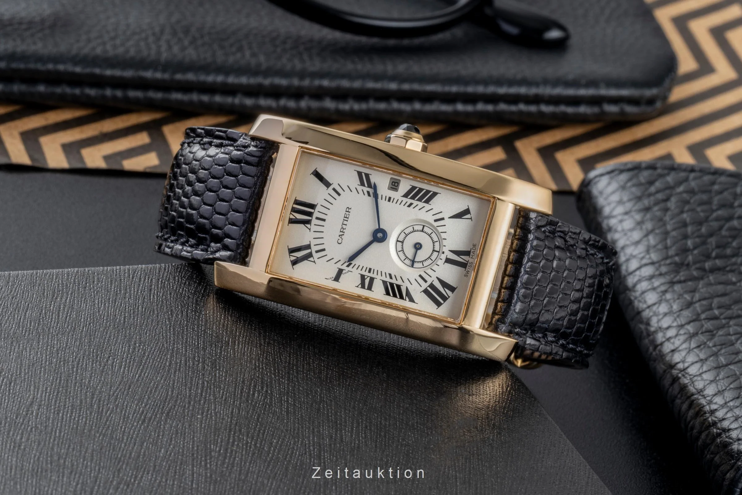 Cartier Tank Américaine 18 ct gold quartz men's watch 8012905  [2504080] - Image 3