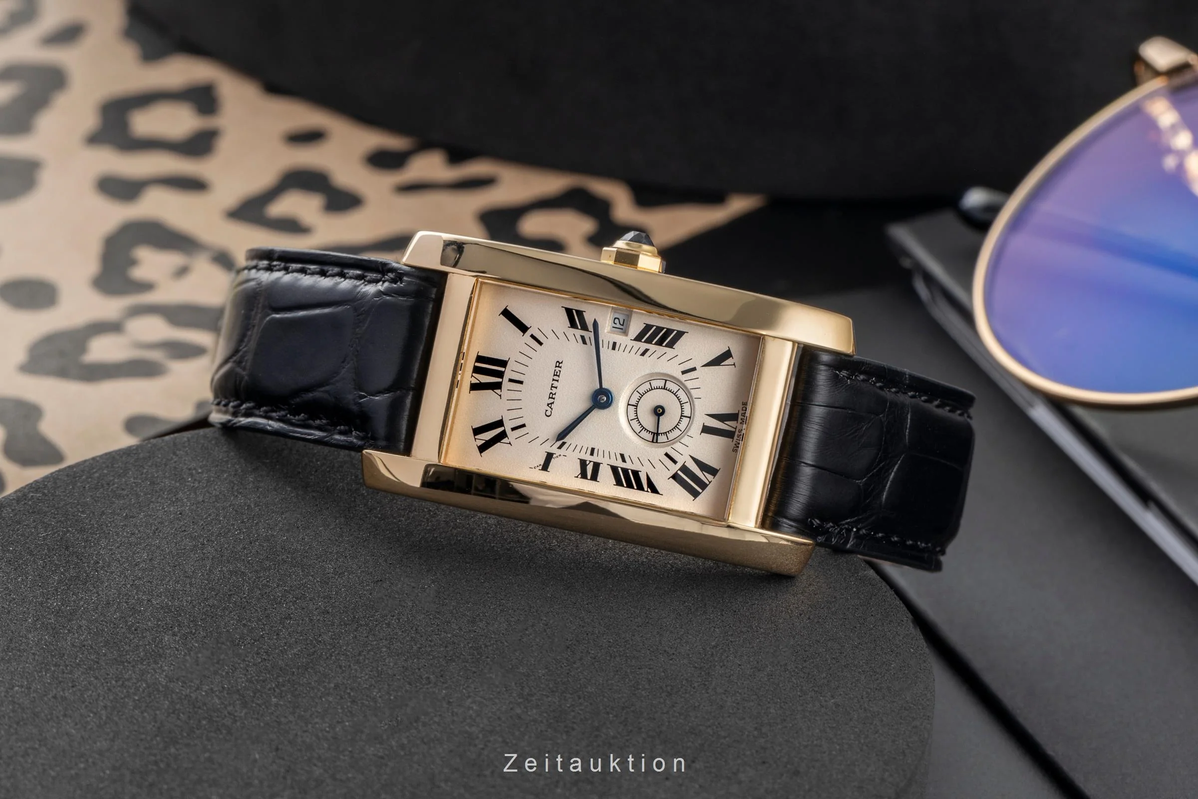 Cartier Tank Américaine 18 ct gold quartz men's watch W2600951, 8012905  [2504068] - Image 3