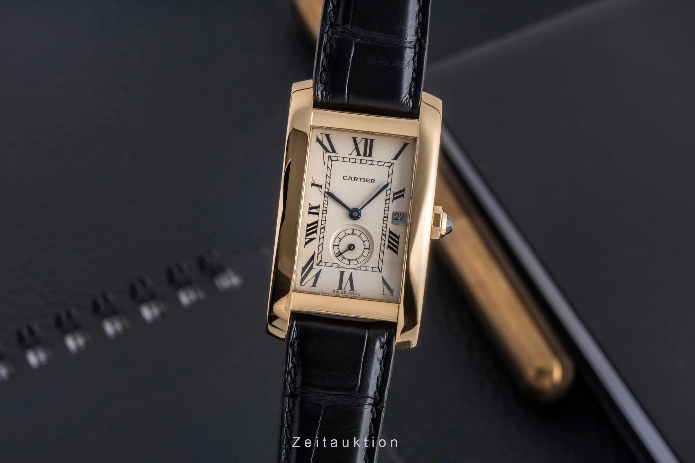 Cartier Tank Américaine 18 ct gold quartz unisex W2600351  [2502506] - Image 2