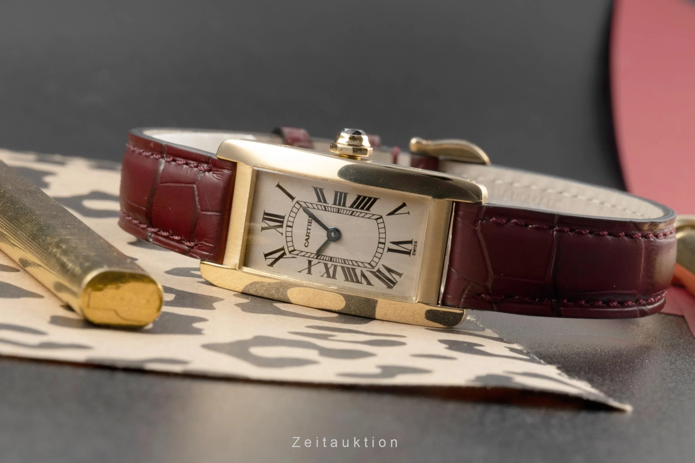 Cartier Tank Américaine 18 ct gold quartz women's watch W2601556, 1710  [2504040] - Image 3