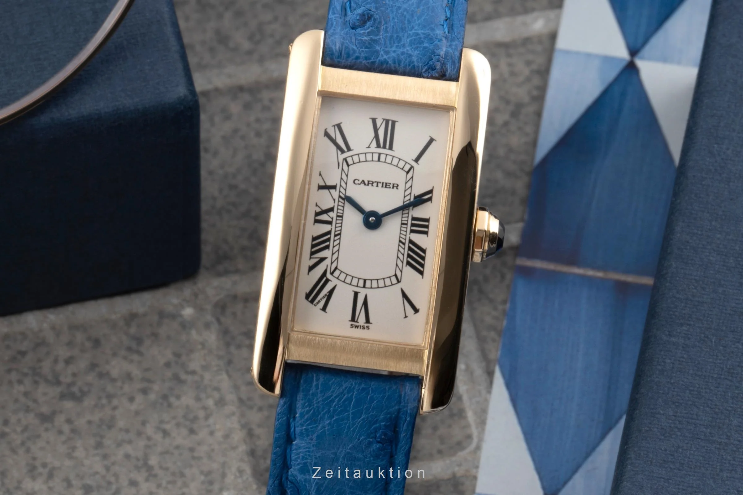 Cartier Tank Américaine 18 ct gold quartz women's watch W2601556  [2506346] - Image 2