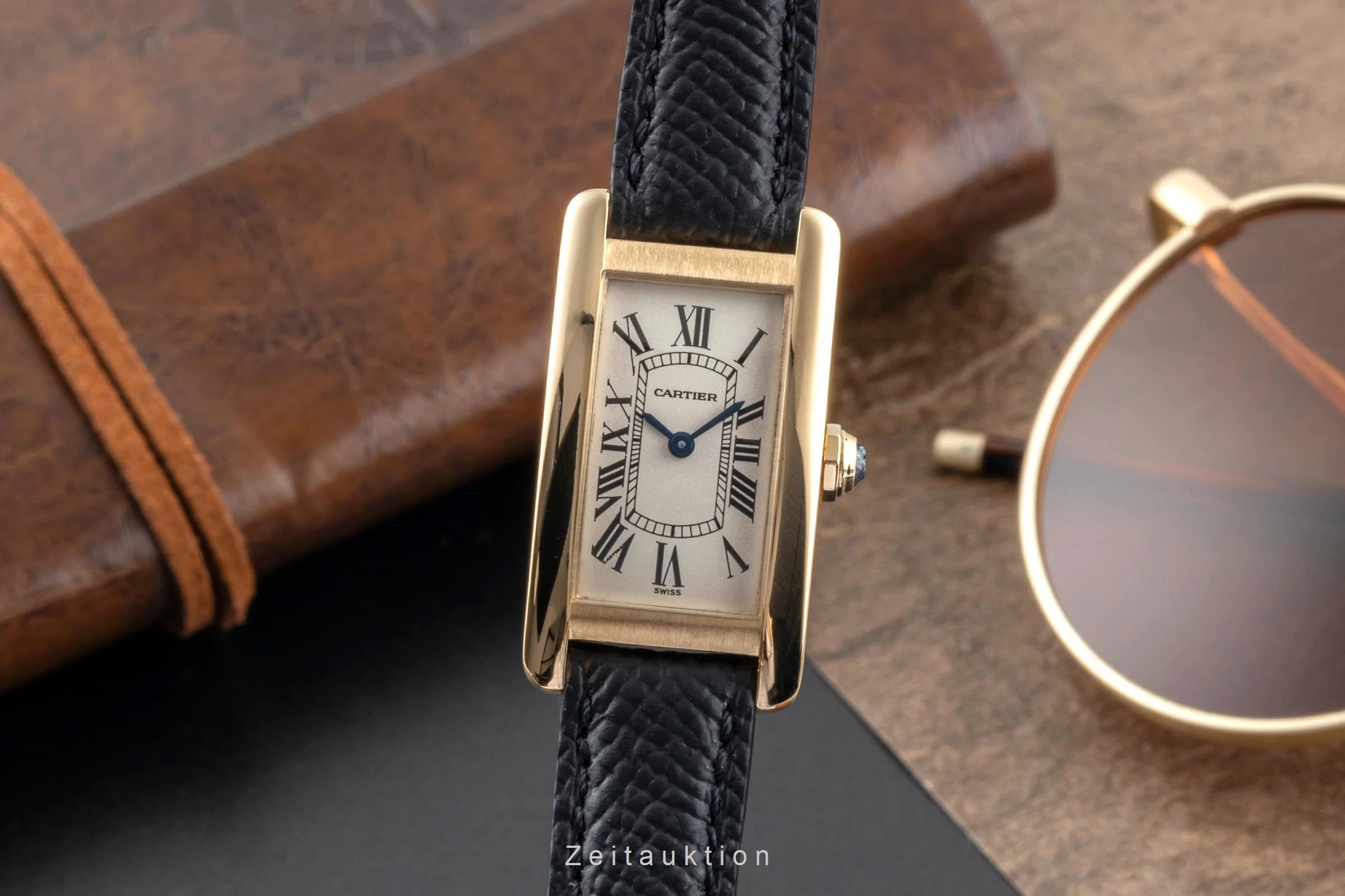 Cartier Tank Américaine 18 ct gold quartz women's watch W26015K2  [2506818] - Image 2