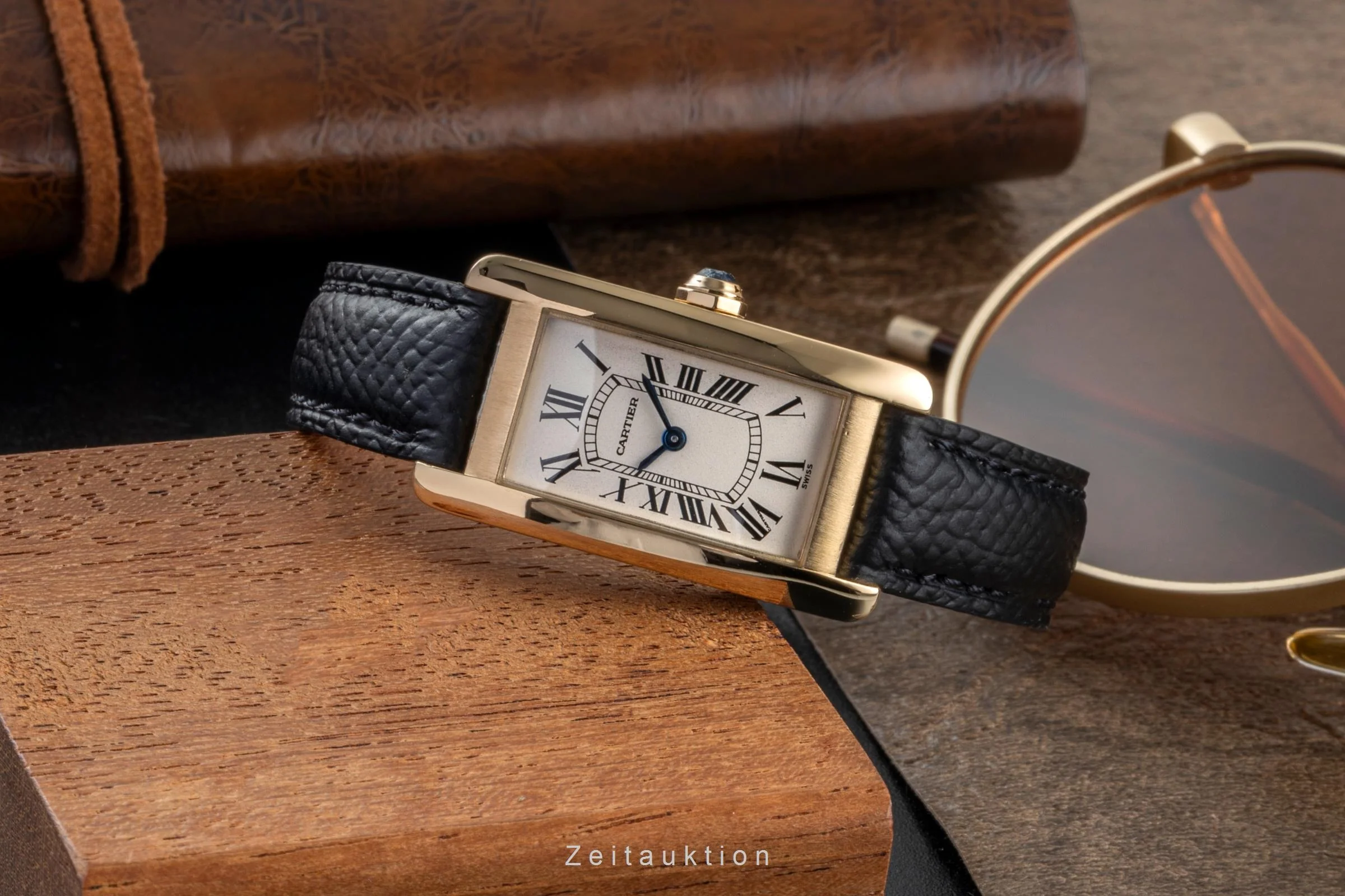 Cartier Tank Américaine 18 ct gold quartz women's watch W26015K2  [2506818] - Image 3