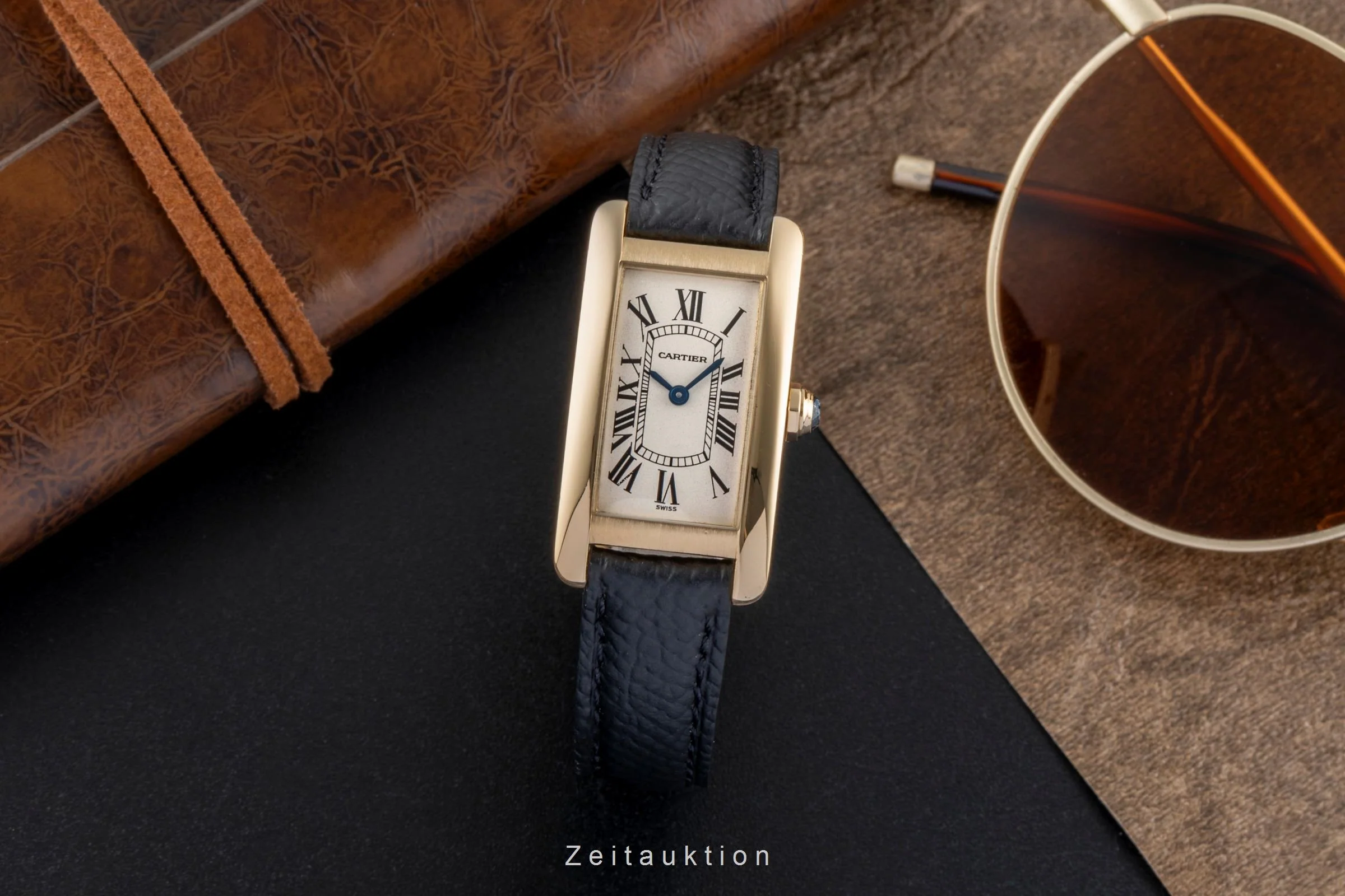 Cartier Tank Américaine 18 ct gold quartz women's watch W26015K2  [2506818] - Image 4