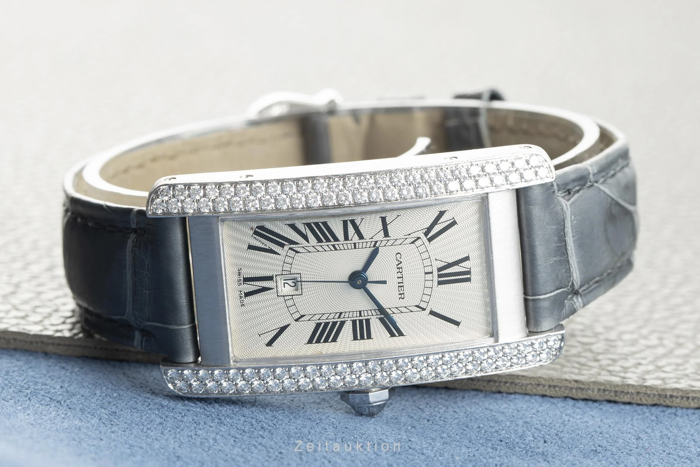 Cartier Tank Américaine 18 ct white gold automatic women's watch 2490 LP: 32000EUR  [2108498] - Image 2