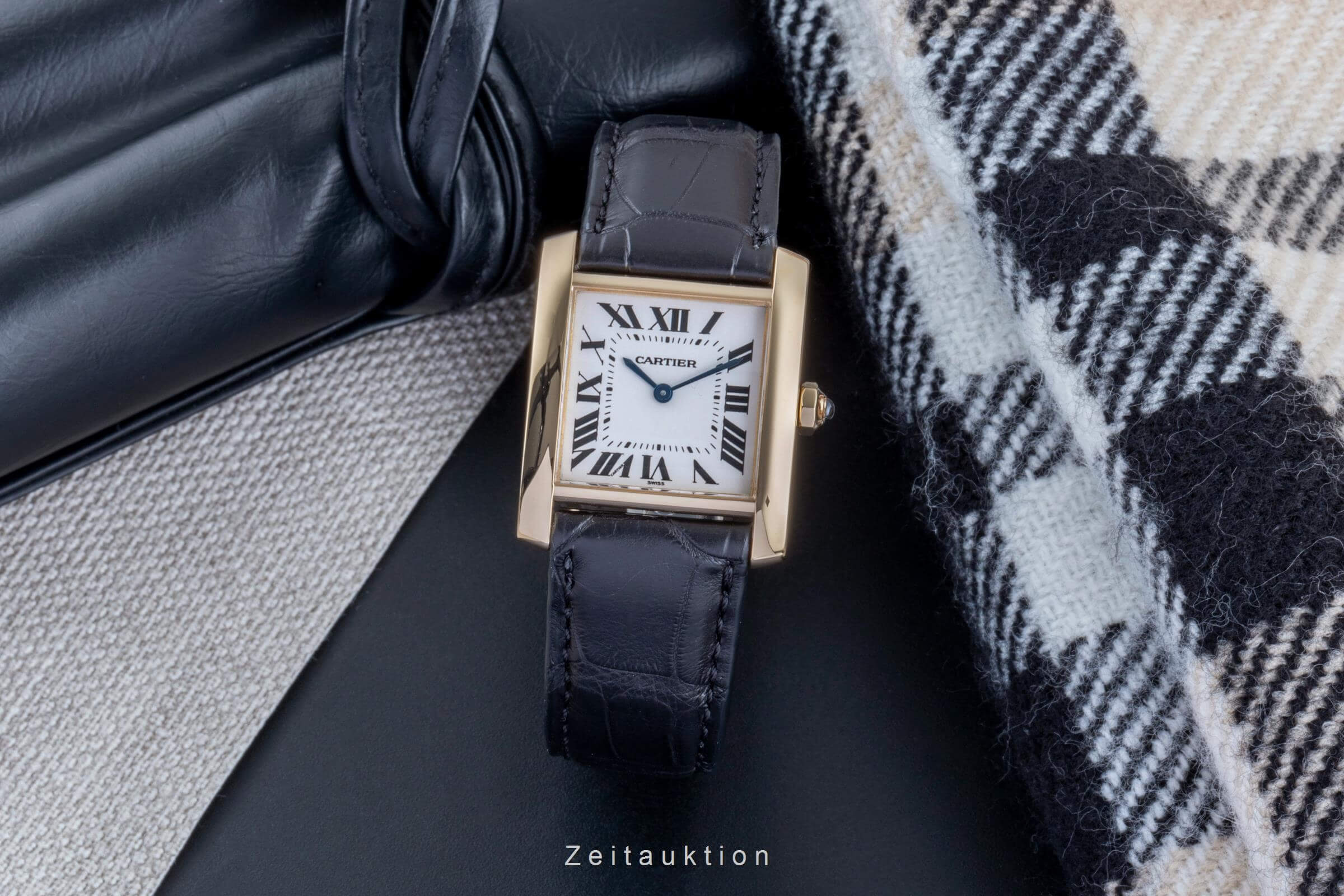 Cartier Tank Francaise 18 ct gold quartz women's watch W50003N2  [2502186] - Image 4
