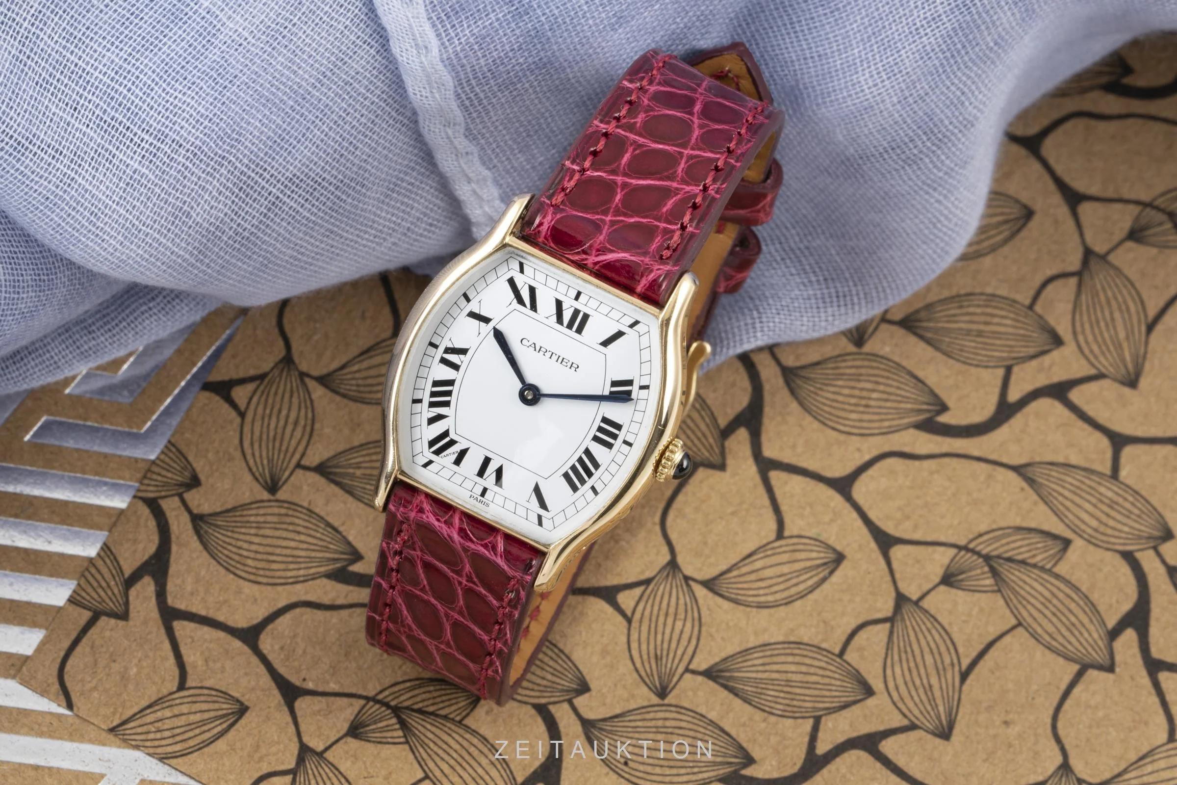 Cartier Tortue 18 ct gold manual winding women's watch  [2100223] - Image 2
