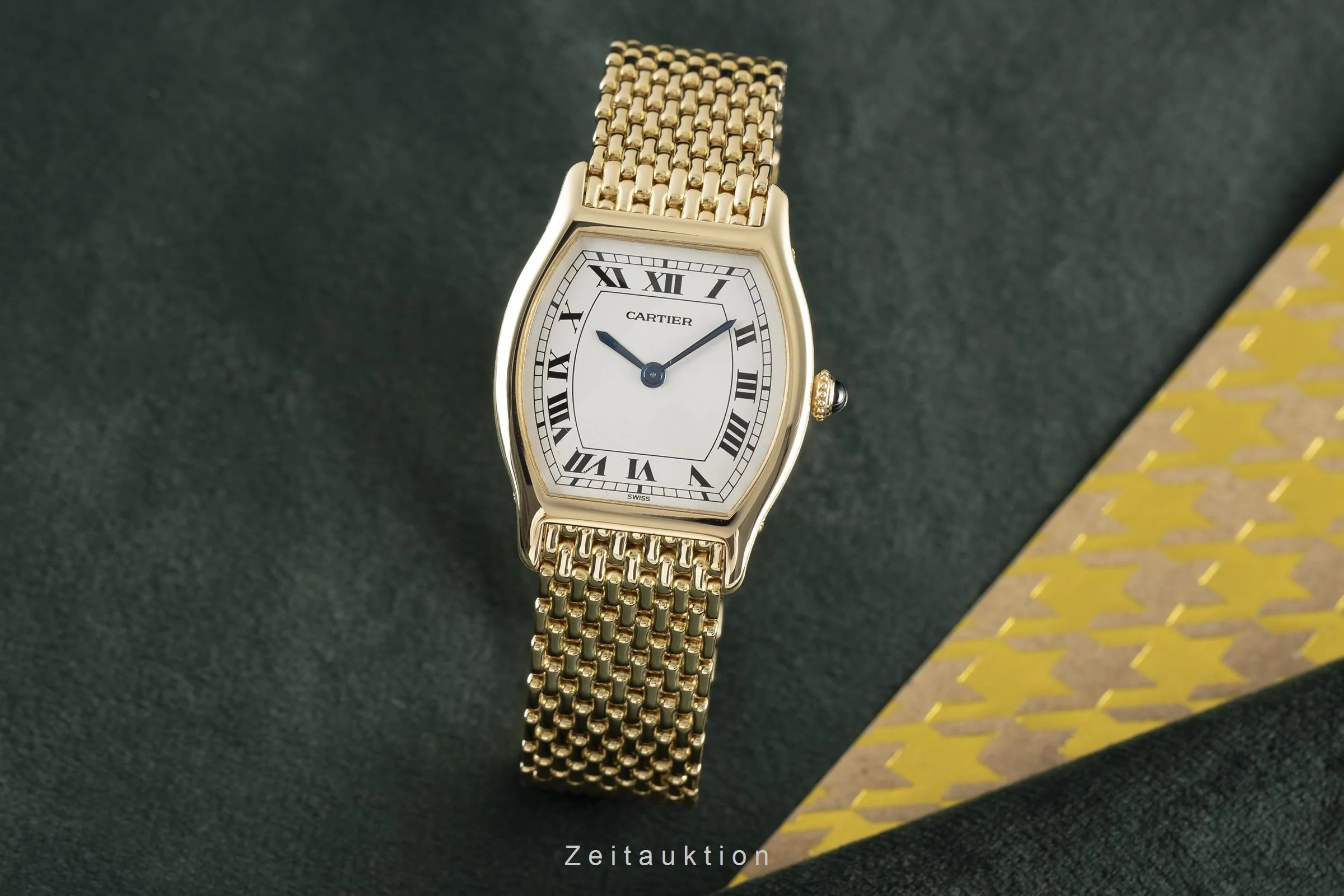 Cartier Tortue 18 ct gold manual winding women's watch 96069  [2109965] - Image 3