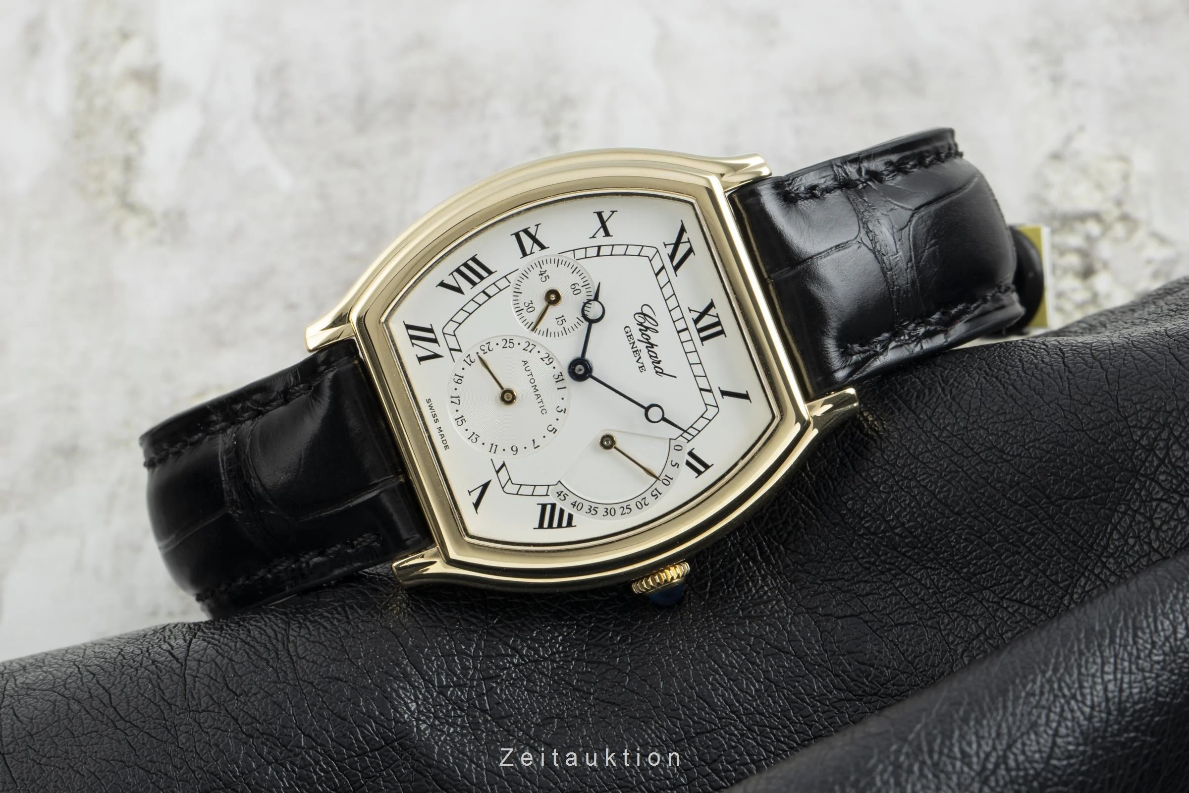 Chopard Tonneau 18 ct gold automatic men's watch 2248  [2108831] - Image 3