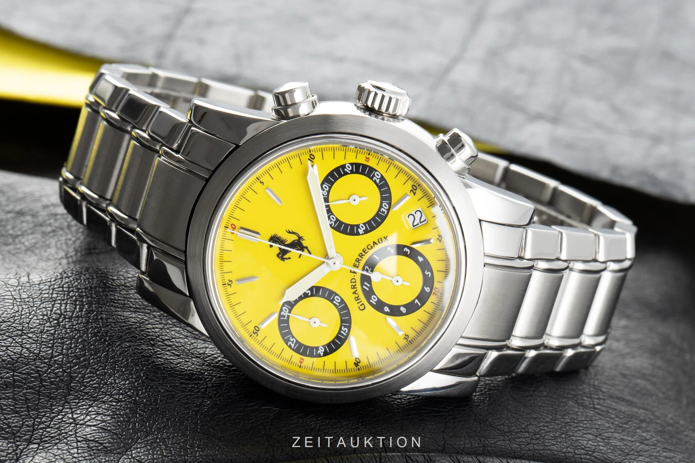 Girard Perregaux Ferrari chronograph steel automatic men's watch 8020  [2106179] - Image 2