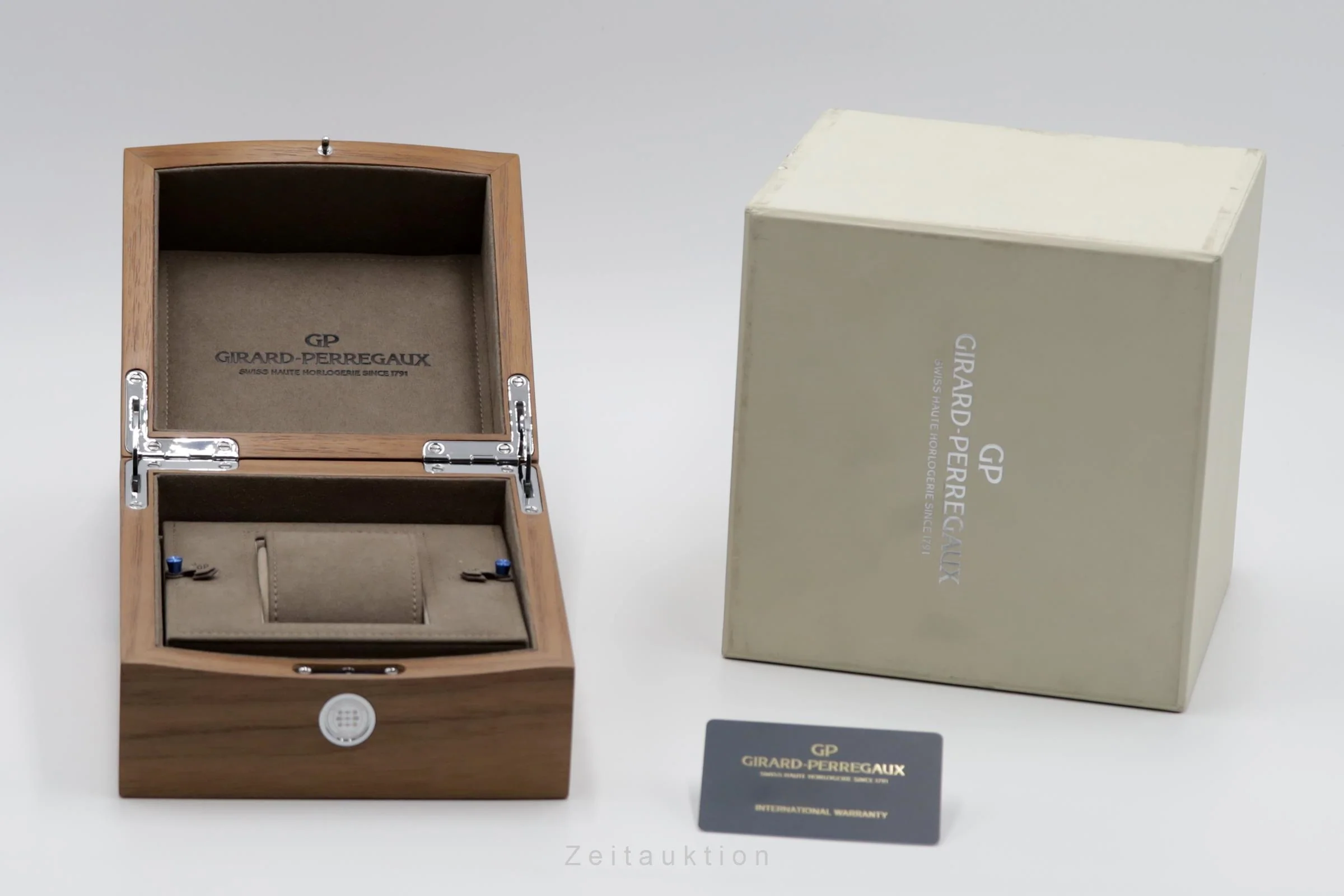 Girard Perregaux Laureato chronograph steel automatic men's watch 81020-11-431-11A	 LP: 19600EUR  [2502939] - Image 9