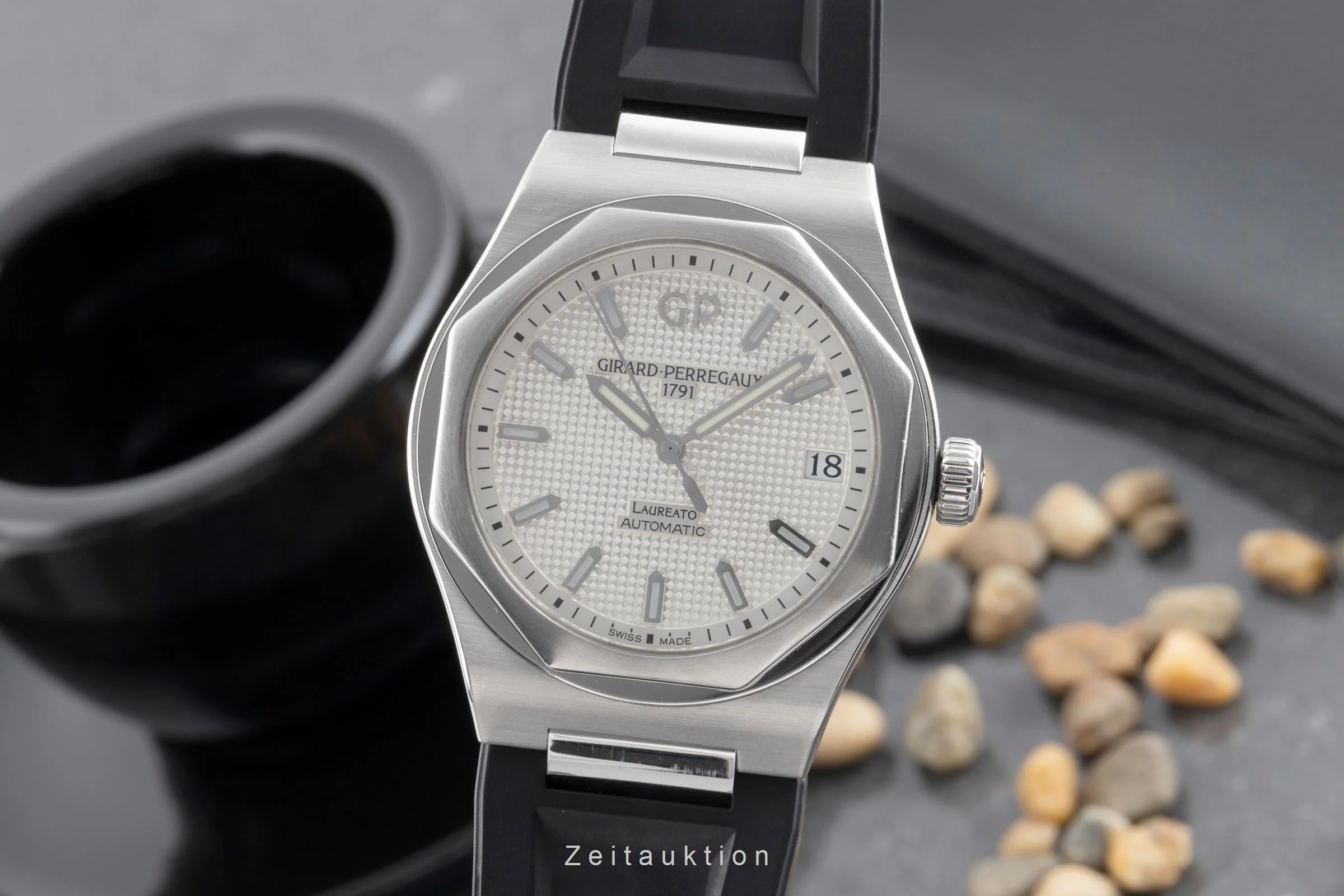 Girard Perregaux Laureato steel automatic men's watch 81010-11-131-BB6A  [2503807] - Image 2