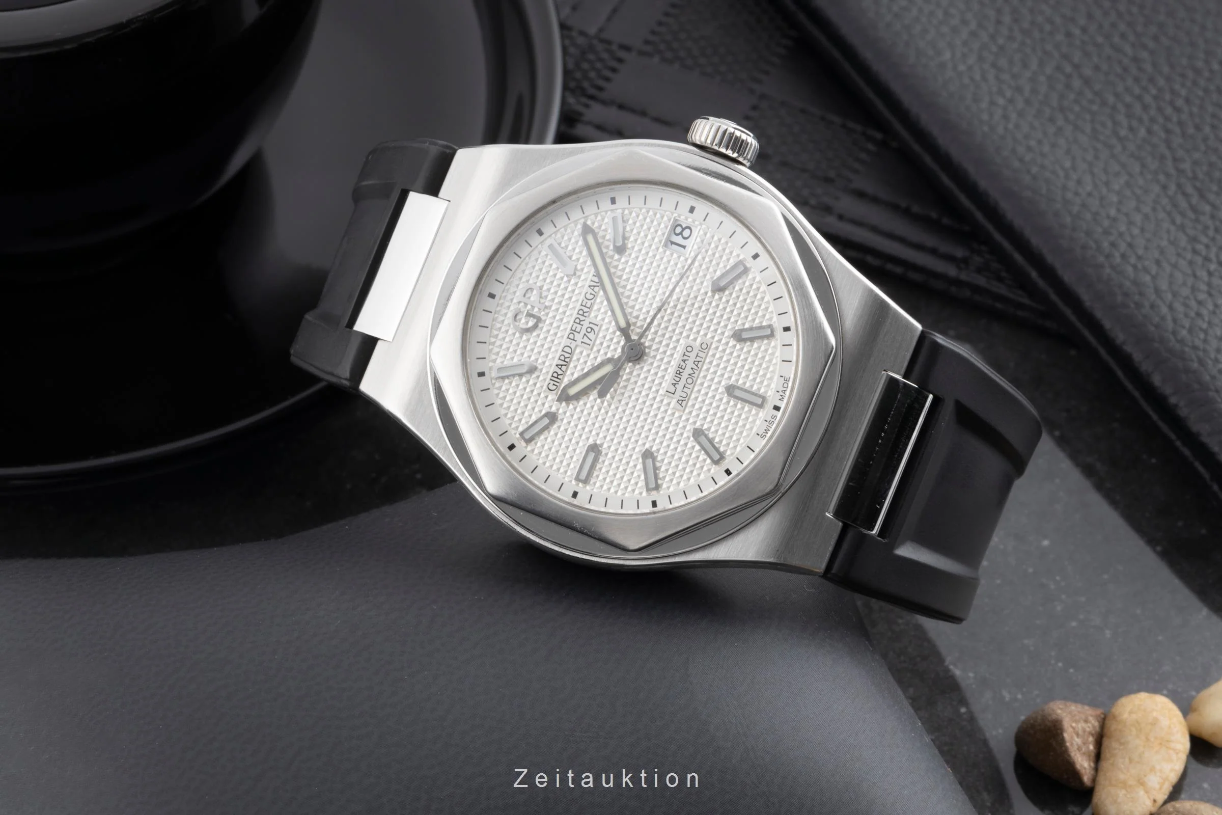Girard Perregaux Laureato steel automatic men's watch 81010-11-131-BB6A  [2503807] - Image 3