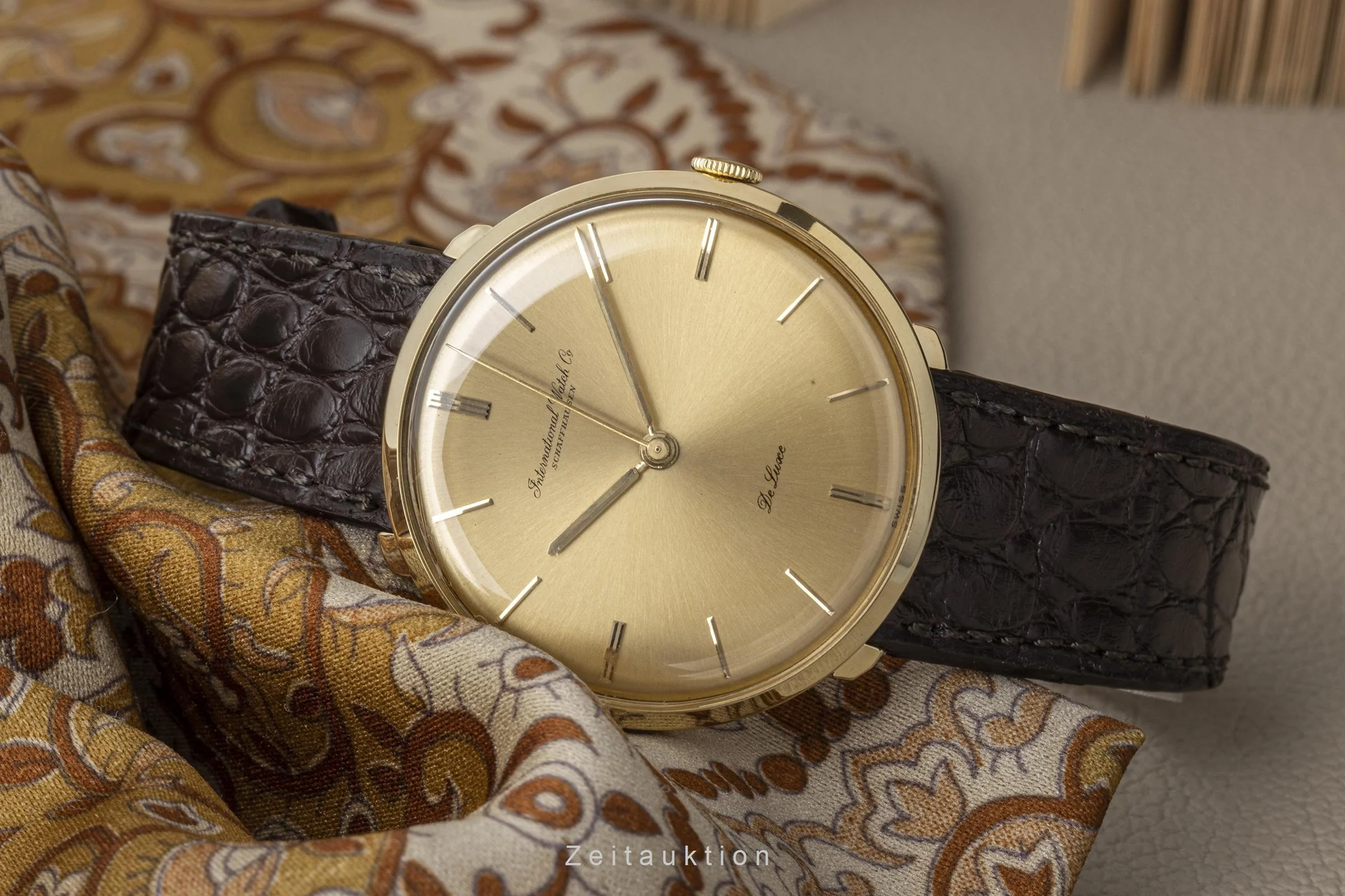 IWC De Luxe 18 ct gold manual winding men's watch  [2207306] - Image 2