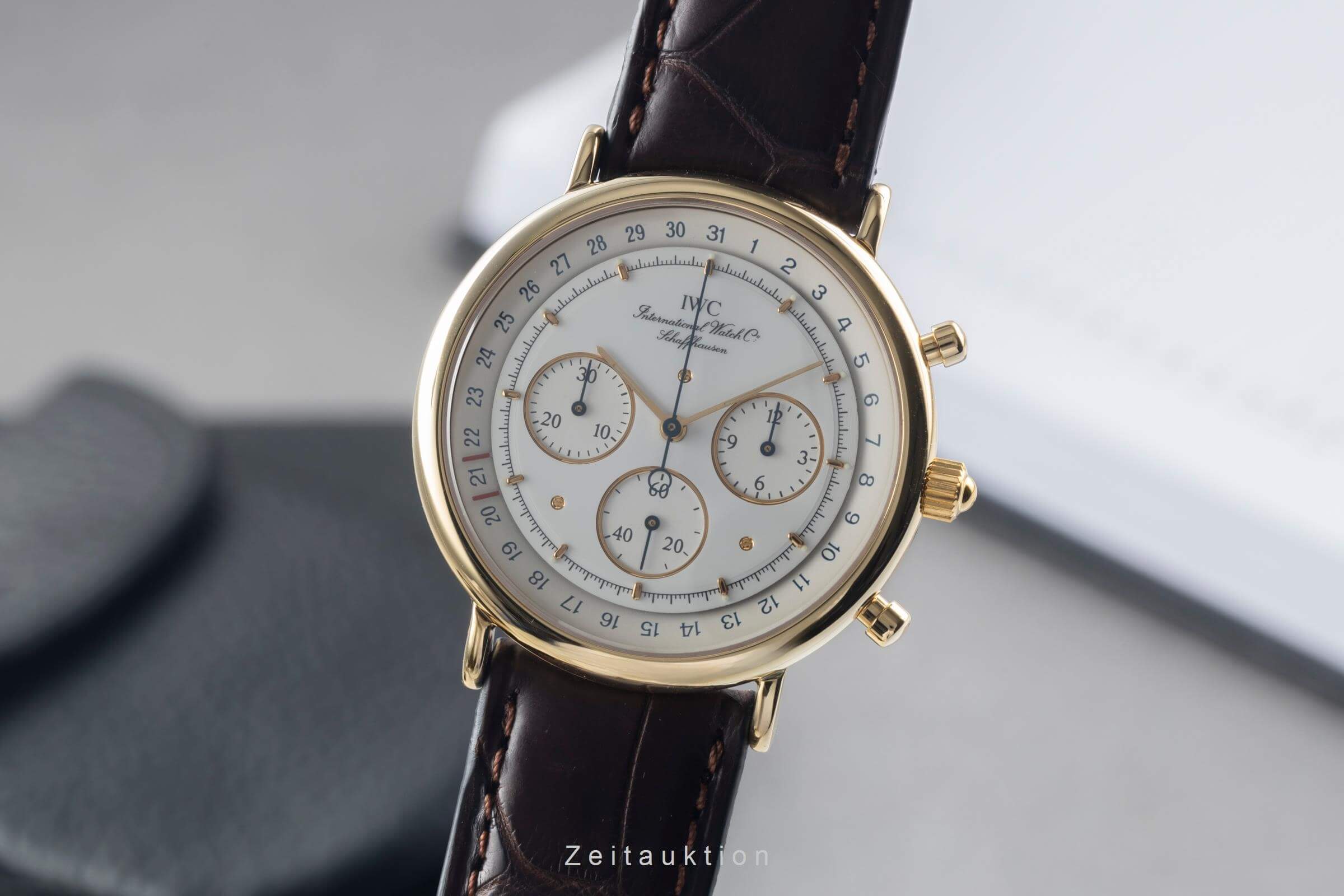 IWC Portofino chronograph 18 ct gold quartz men's watch IW373101  [2501132] - Image 2