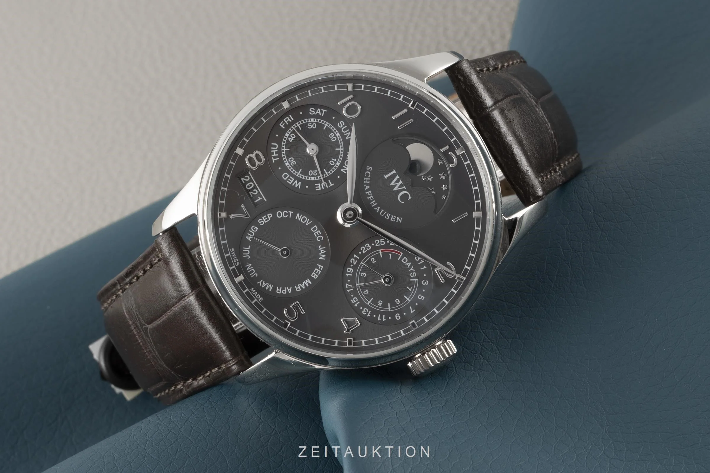 IWC Portugieser 18 ct white gold automatic men's watch  IW502218  [2107093] - Image 2