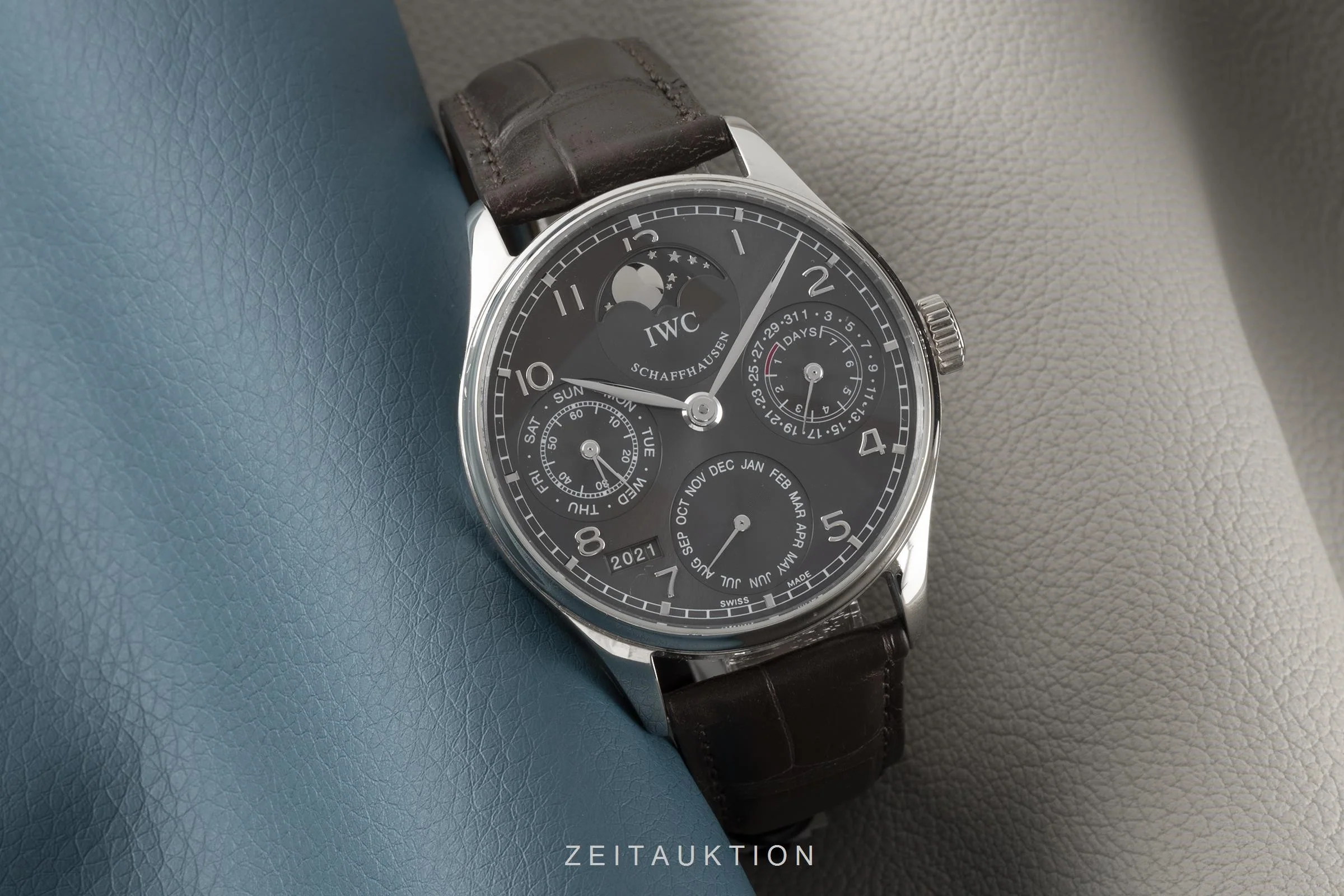 IWC Portugieser 18 ct white gold automatic men's watch  IW502218  [2107093] - Image 3
