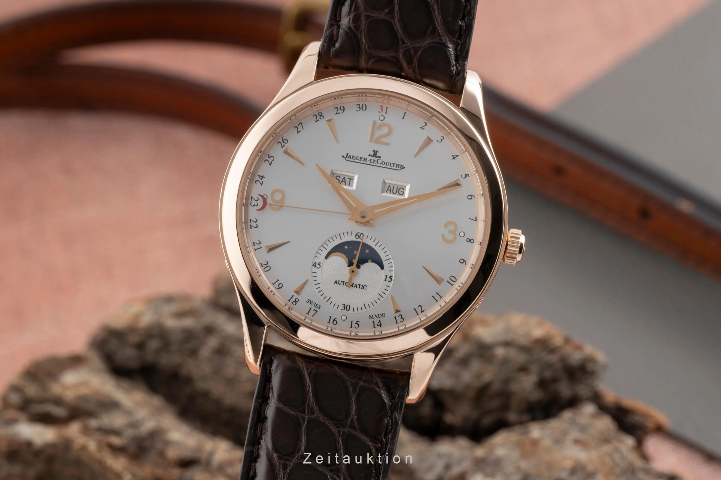 Jaeger LeCoultre Master Calendar 18 ct red gold automatic men's watch Q1552520  176.2.12.S LP: 33500EUR  [2502629] - Image 2