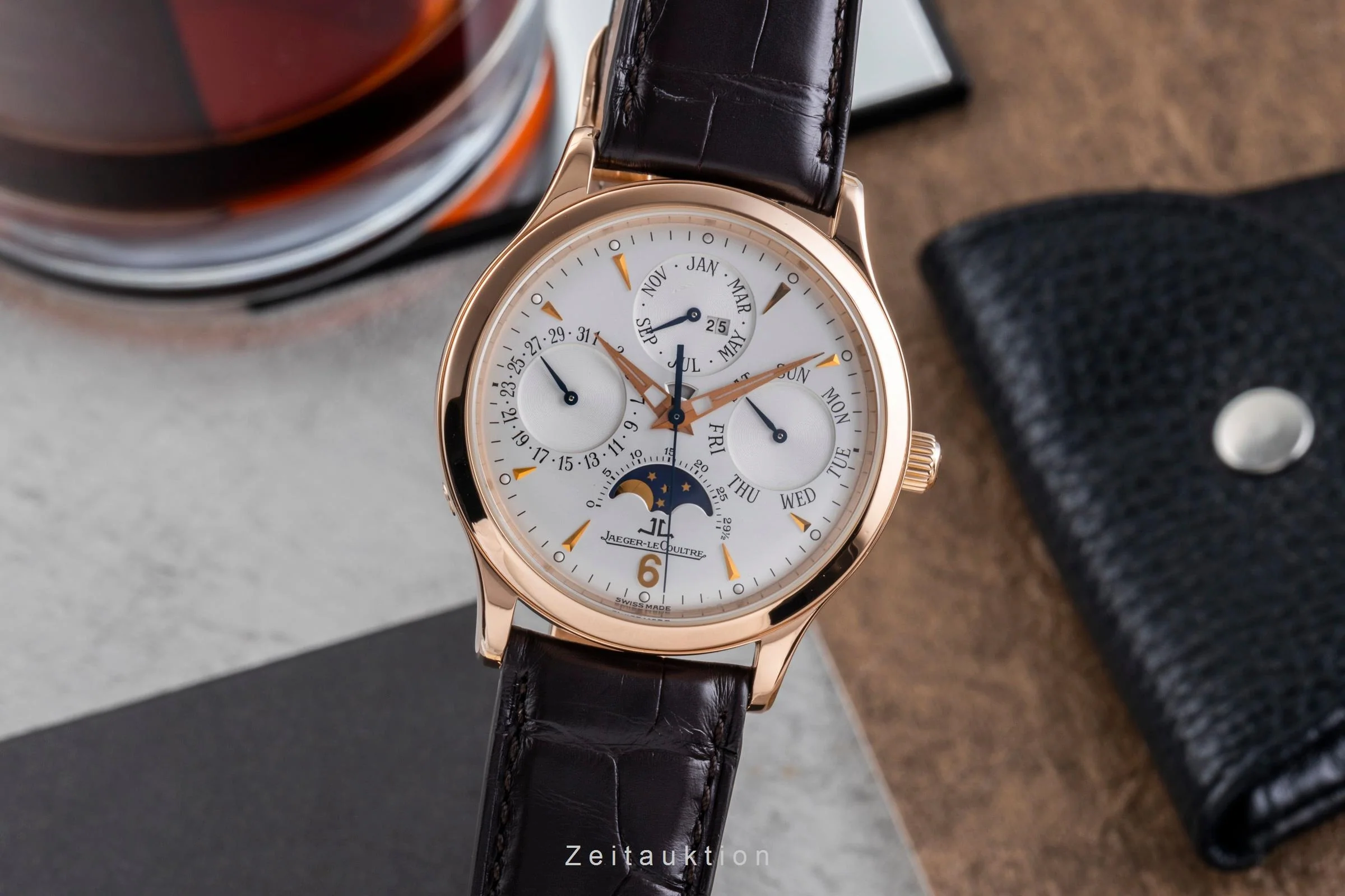Jaeger LeCoultre Master Control 18 ct red gold automatic men's watch 140.2.80  [2505400] - Image 2