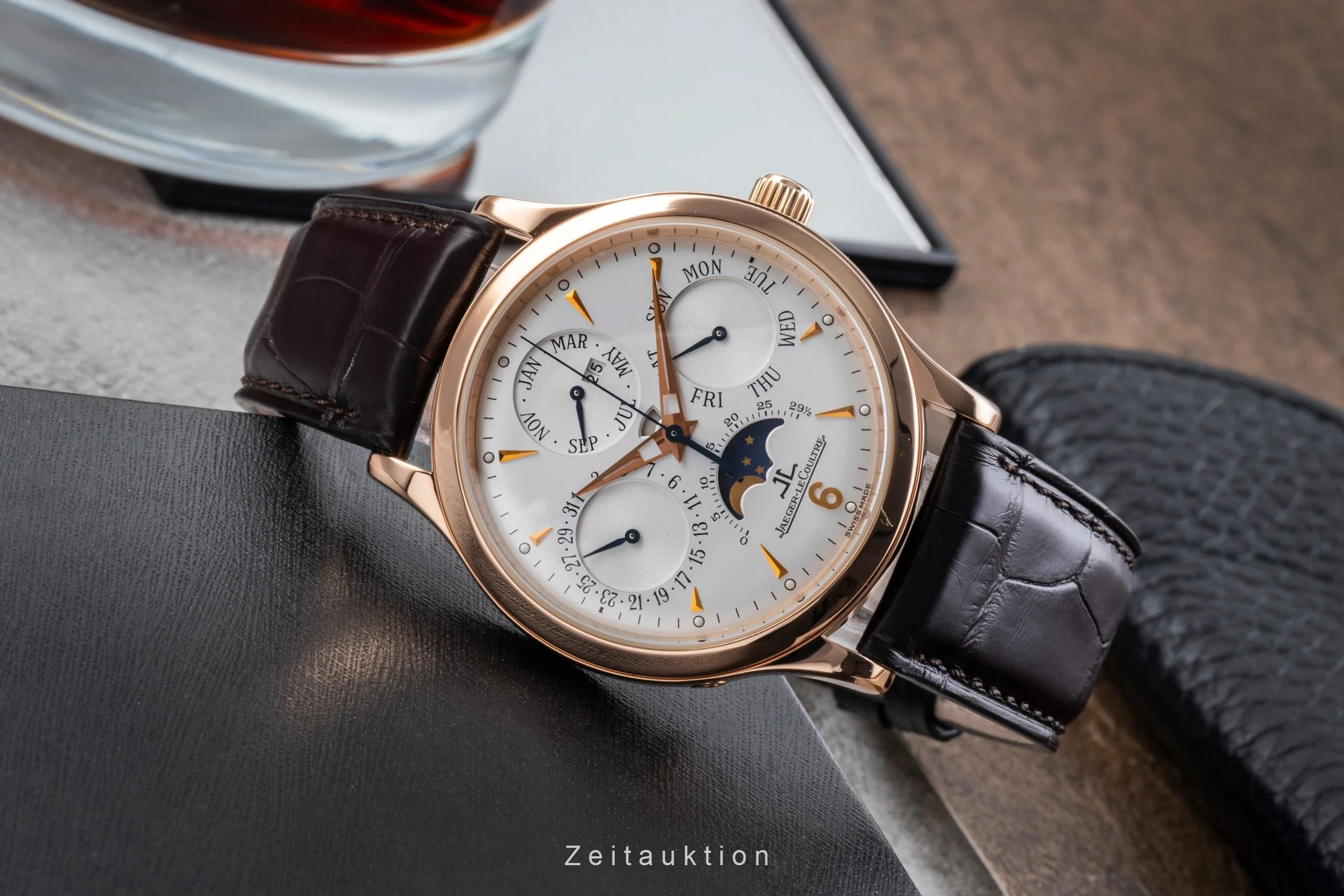 Jaeger LeCoultre Master Control 18 ct red gold automatic men's watch 140.2.80  [2505400] - Image 3