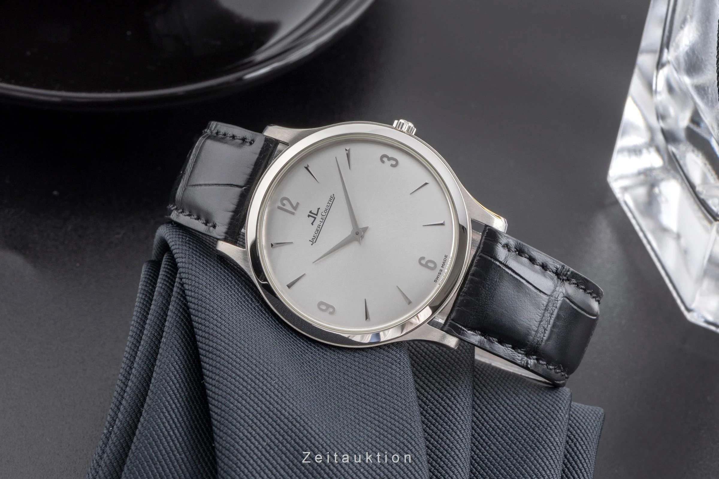 Jaeger LeCoultre Master Ultra Thin platinium manual winding men's watch 145.6.79  [2501795] - Image 3