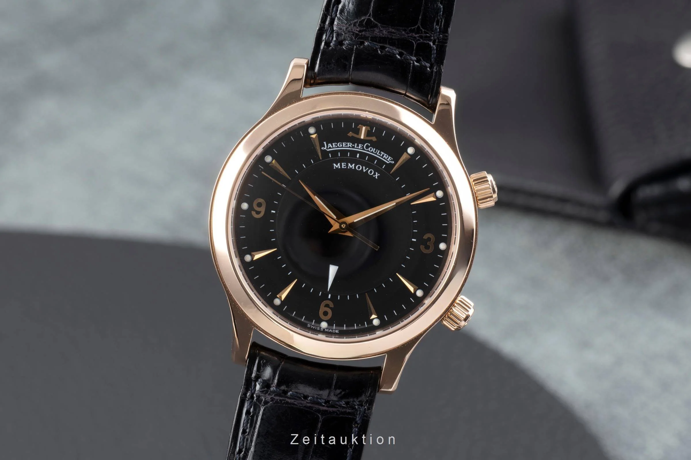 Jaeger LeCoultre Memovox 18 ct gold automatic men's watch Q1442470  144.2.94.S  [2502310] - Image 2