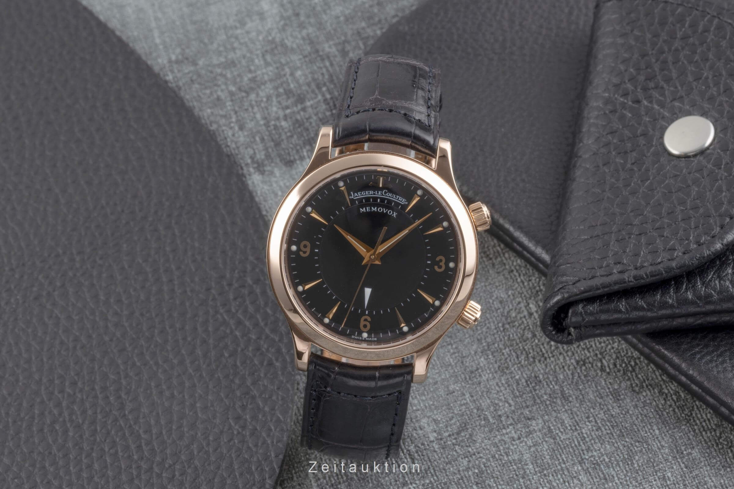 Jaeger LeCoultre Memovox 18 ct gold automatic men's watch Q1442470  144.2.94.S  [2502310] - Image 4