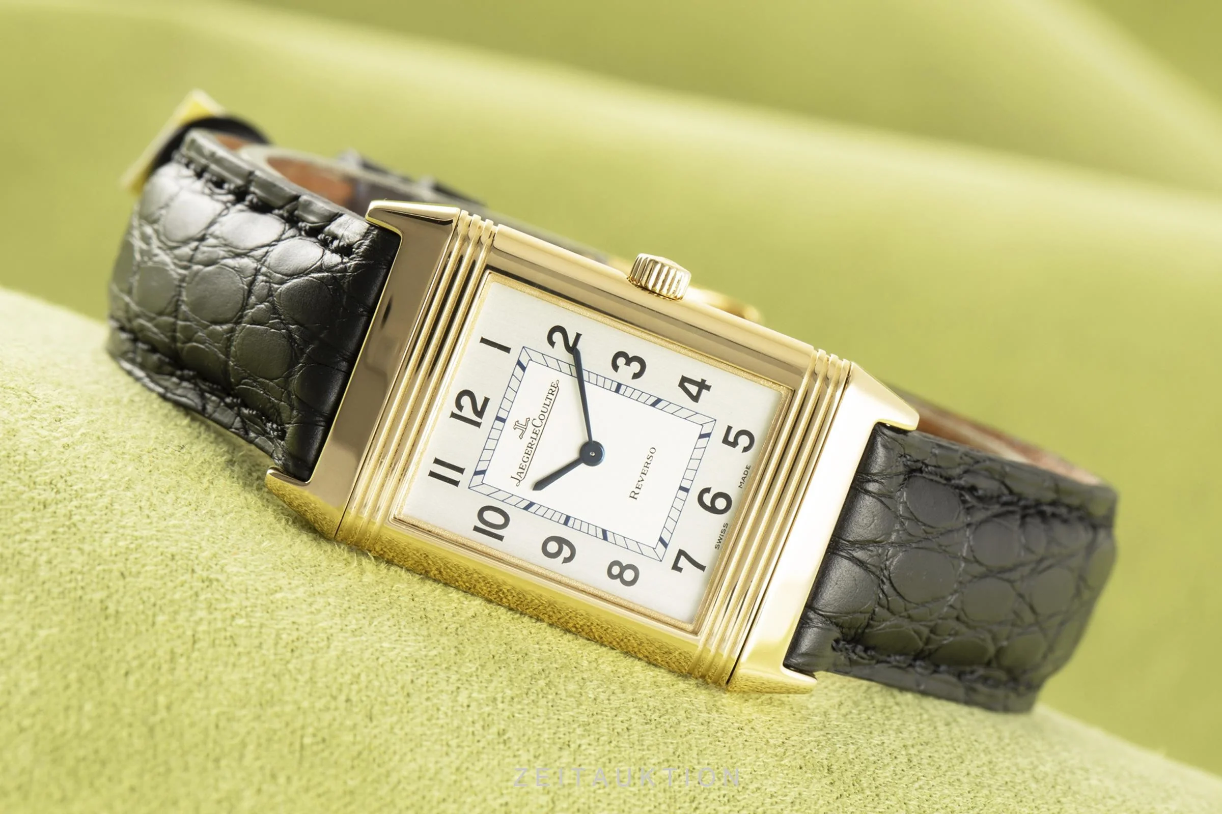 Jaeger LeCoultre Reverso 18 ct gold quartz men's watch 252.1.08  [2105062] - Image 2