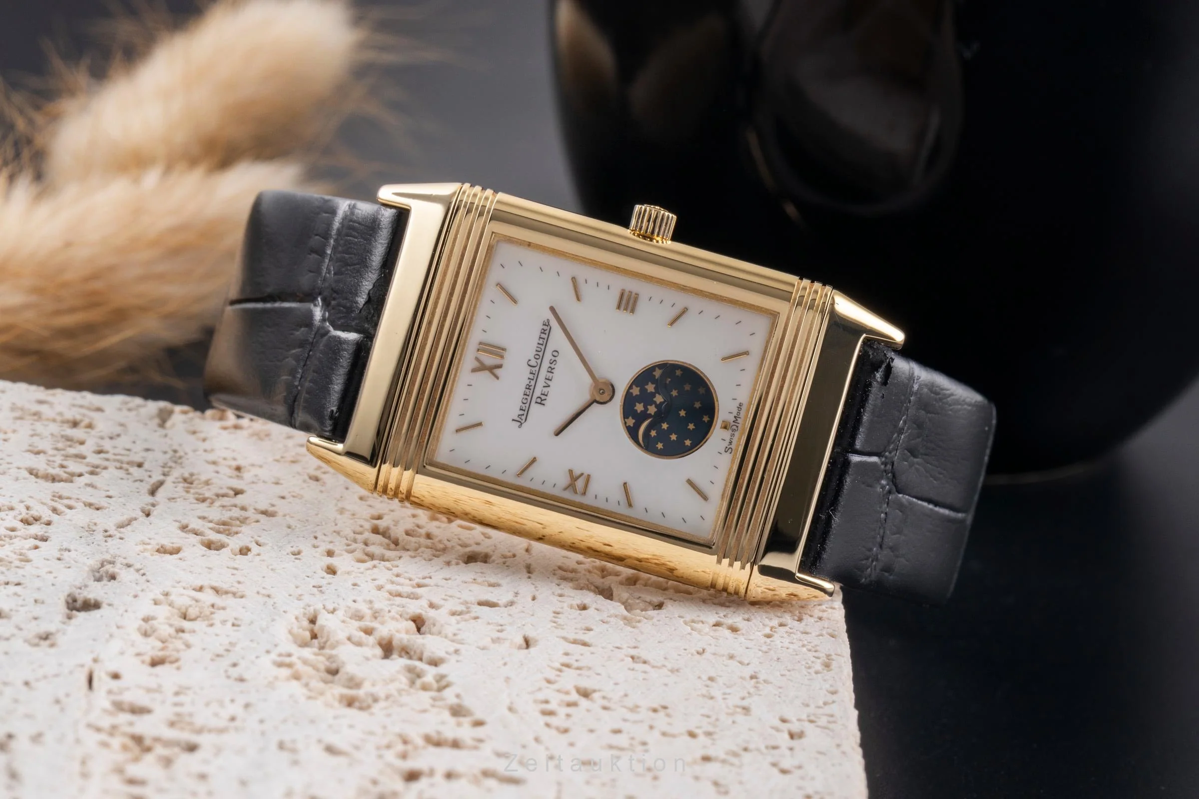 Jaeger LeCoultre Reverso 18 ct gold quartz unisex 140.252.1  [2504597] - Image 3