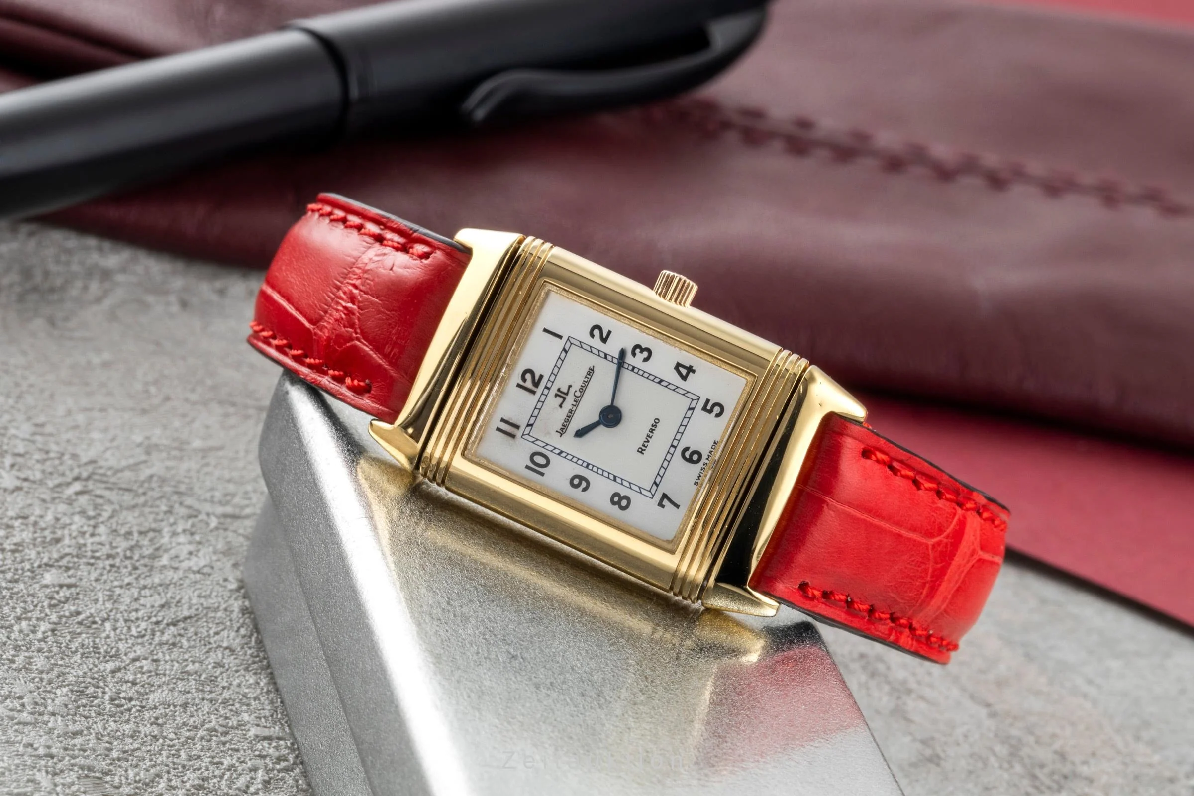 Jaeger LeCoultre Reverso 18 ct gold quartz women's watch 260.1.08   Q2611120  [2505242] - Image 3