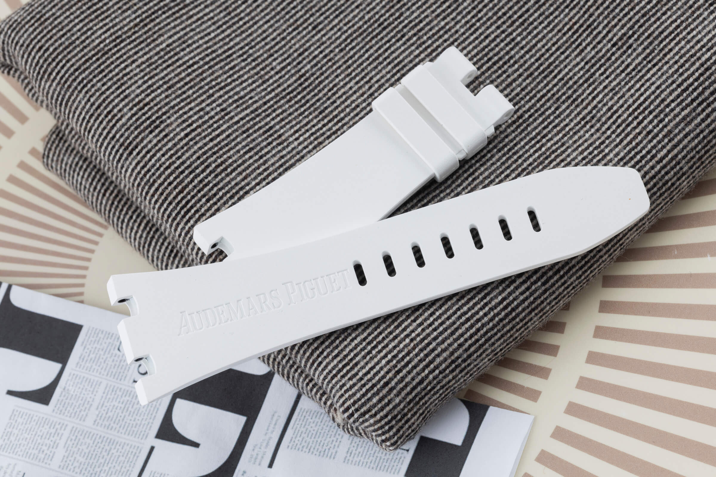 NEW Audemars Piguet rubber strap for Royal Oak model white [KL24617] - Image 2