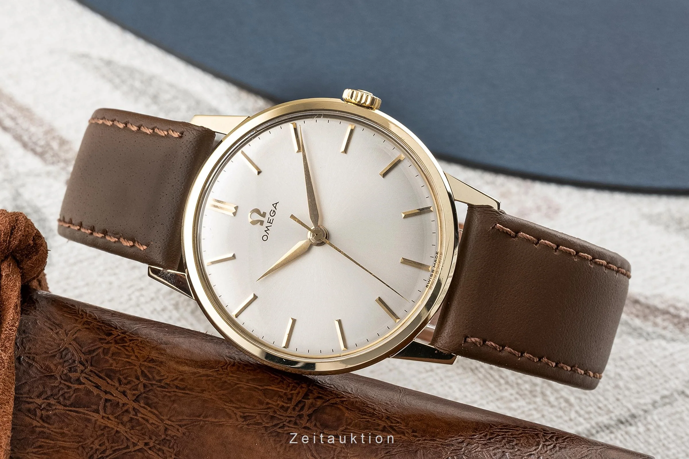 Omega 18 ct gold manual winding men's watch 14720.61  [2302275] - Image 2