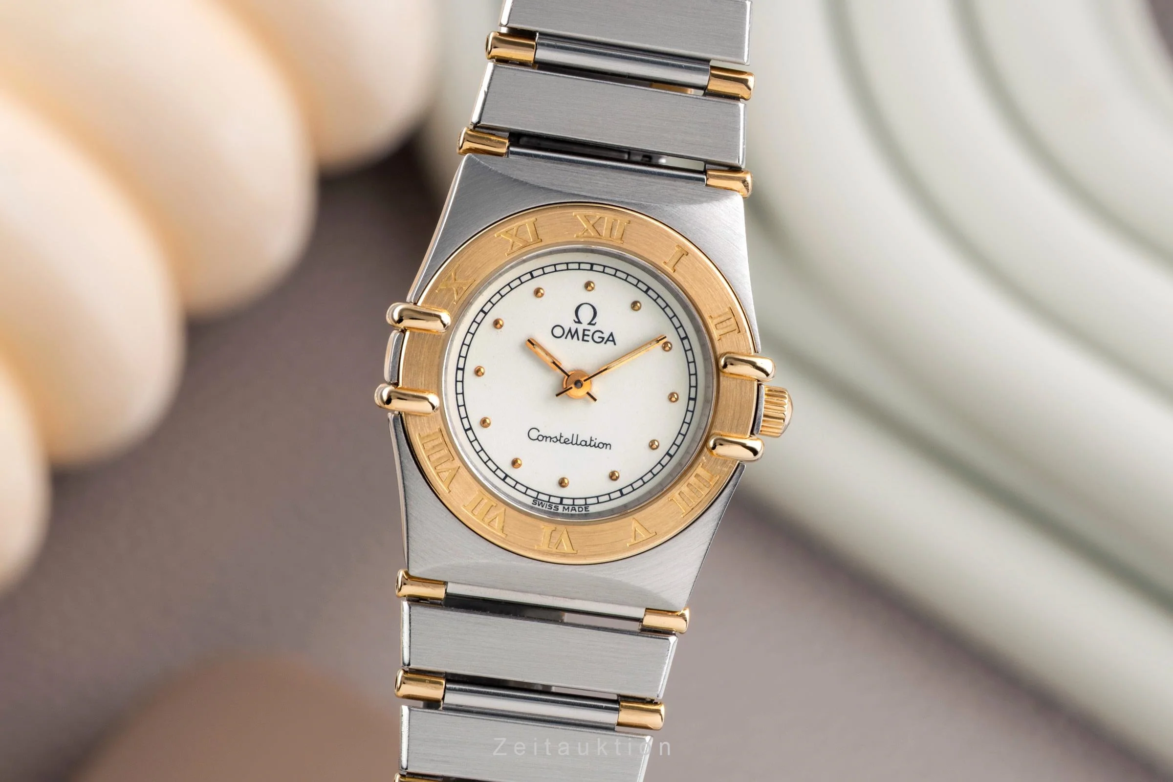 Omega Constellation steel / gold quartz women's watch 1370.20.00  [2502071] - Image 2