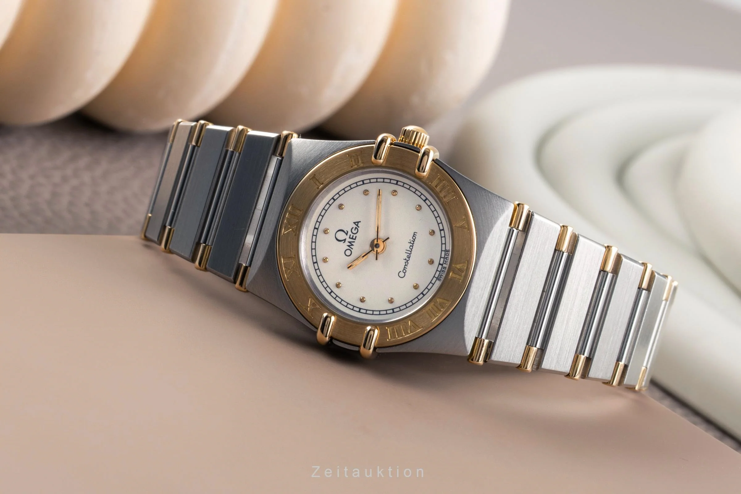 Omega Constellation steel / gold quartz women's watch 1370.20.00  [2502071] - Image 3