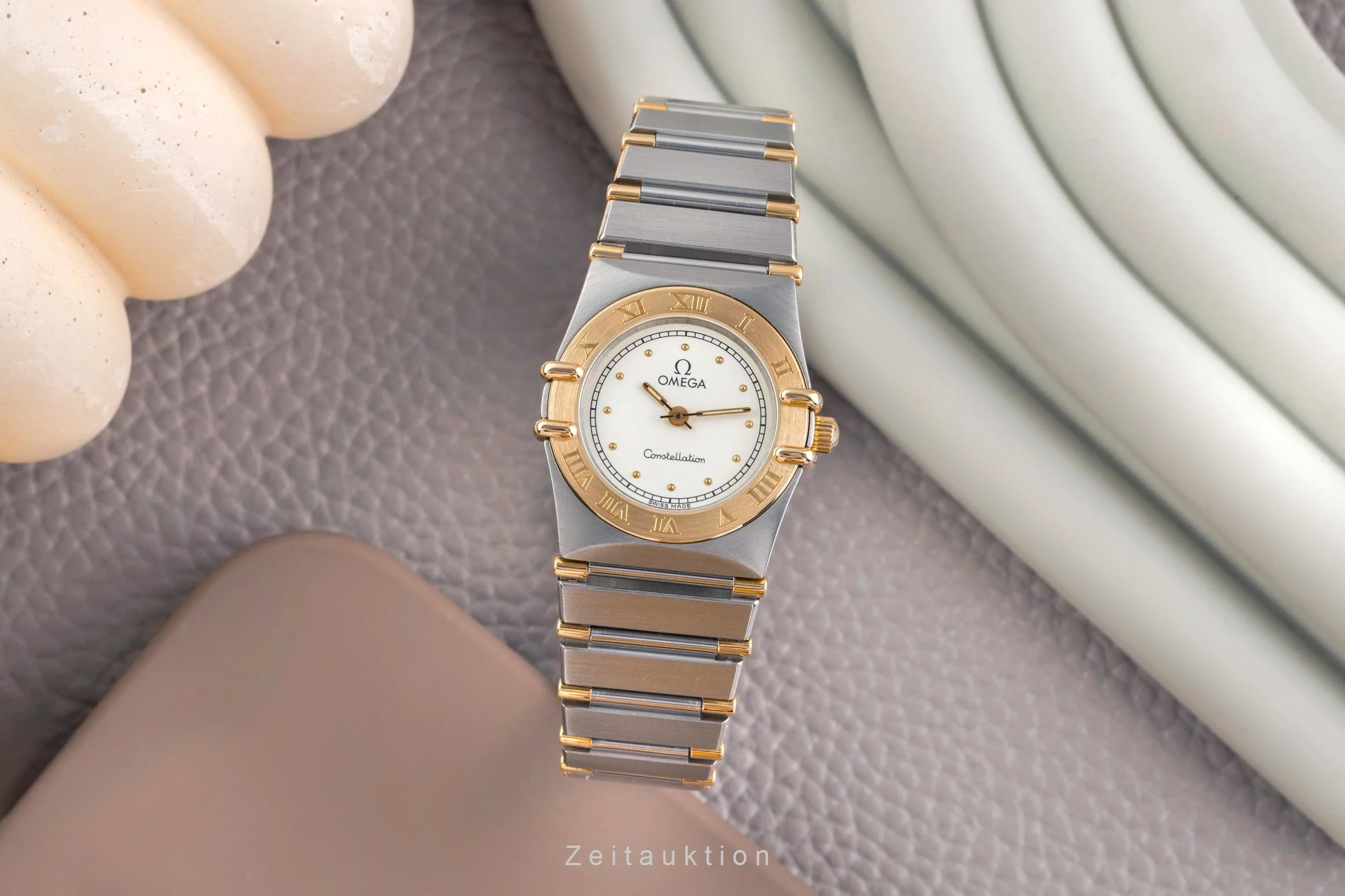 Omega Constellation steel / gold quartz women's watch 1370.20.00  [2502071] - Image 4