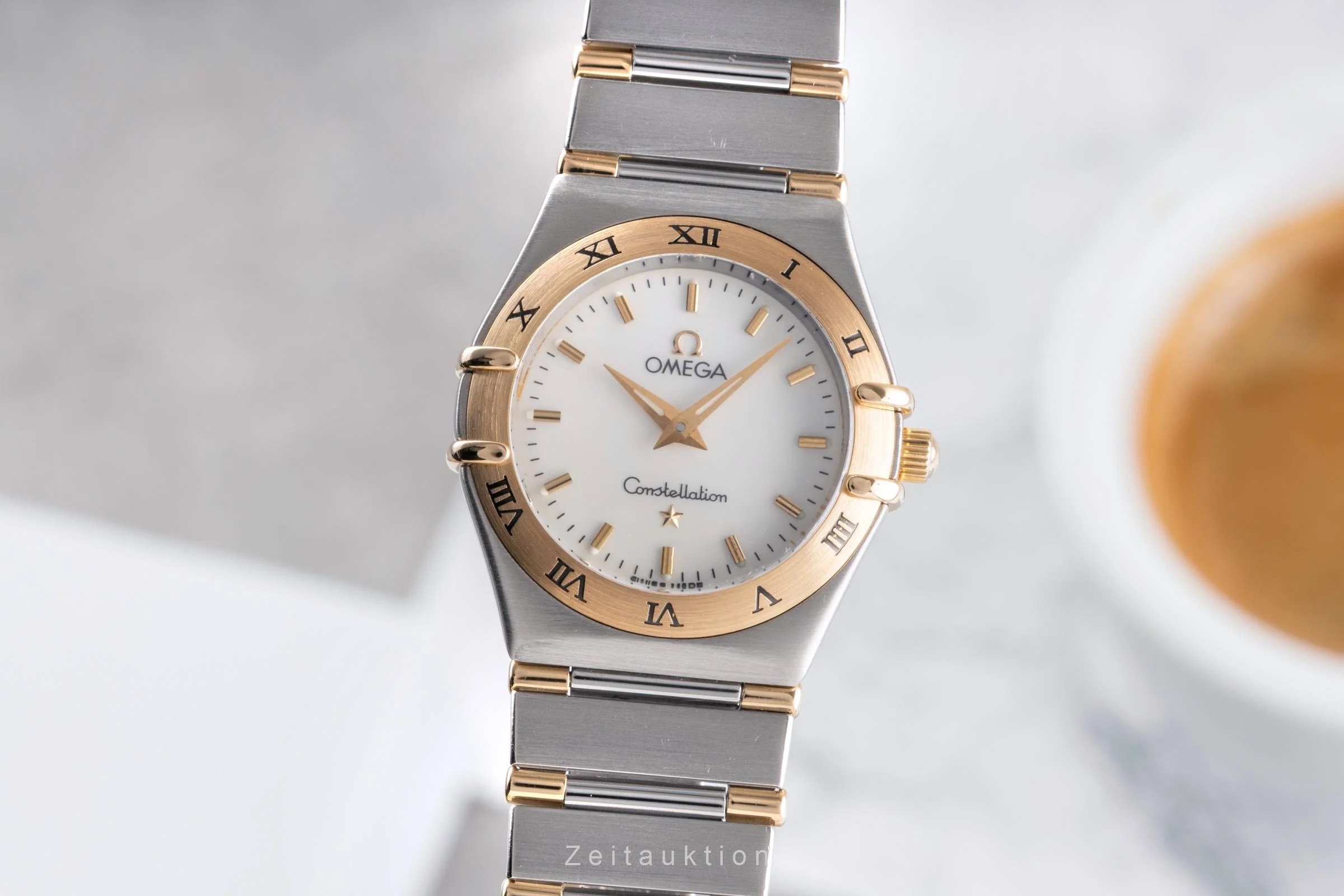 Omega Constellation steel / gold quartz women's watch 1372.70.00  [2504911] - Image 2