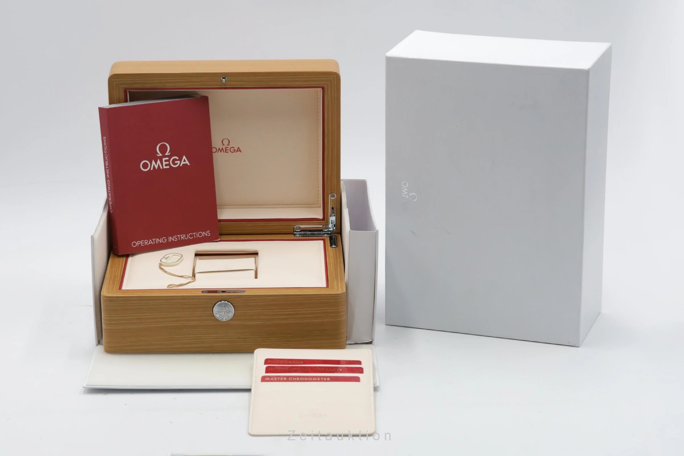 Omega Railmaster steel automatic men's watch 220.10.40.20.01.001  [2600027] - Image 9
