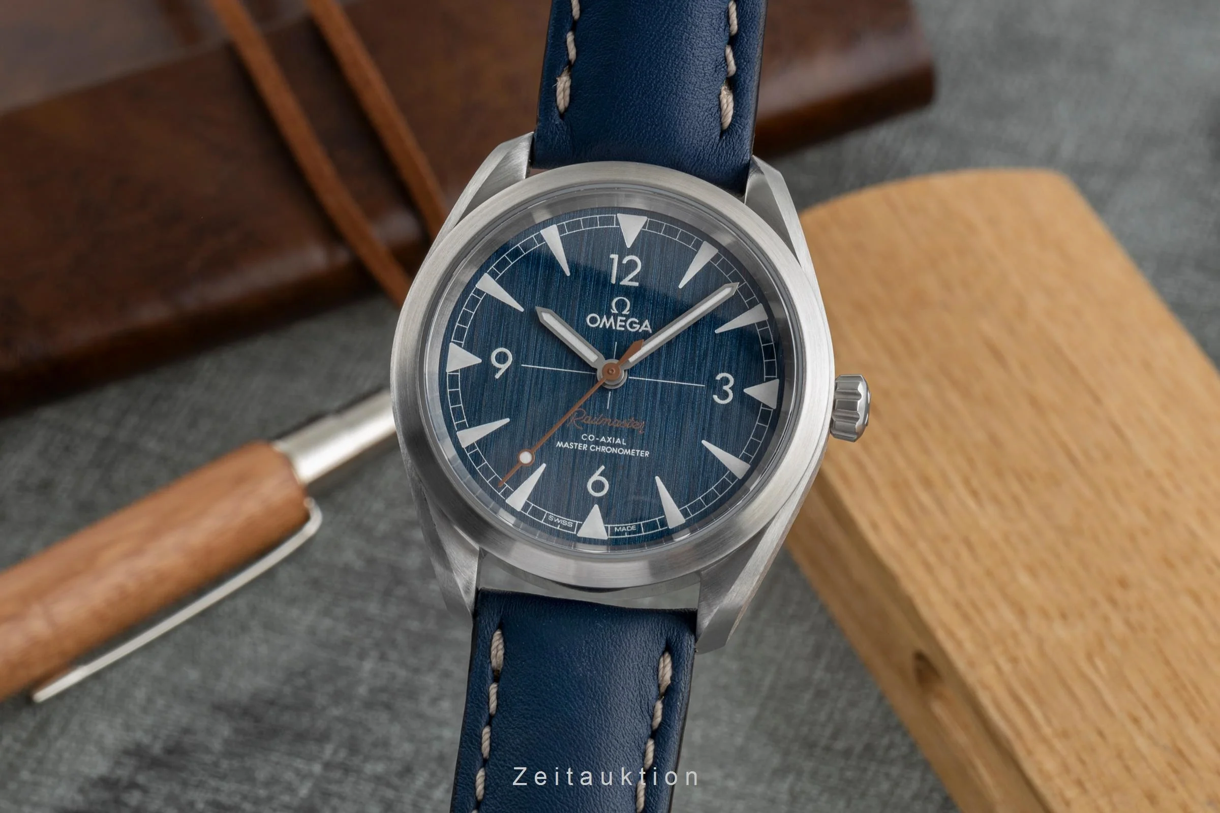 Omega Railmaster steel automatic men's watch 220.12.40.20.03.001  [2504327] - Image 2