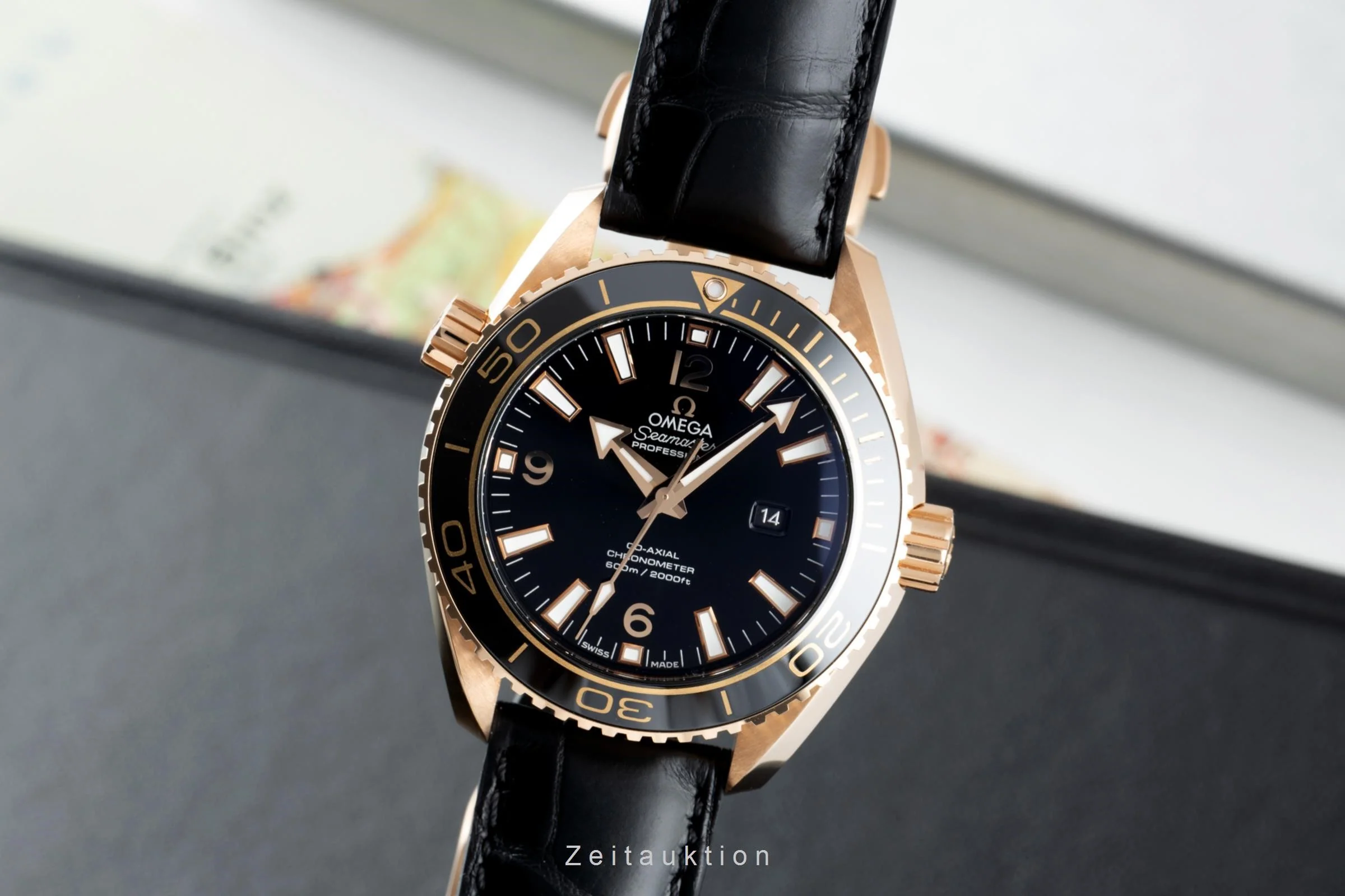 Omega Seamaster 18 ct red gold automatic men's watch 232.63.38.20.01.001  [2202453] - Image 3