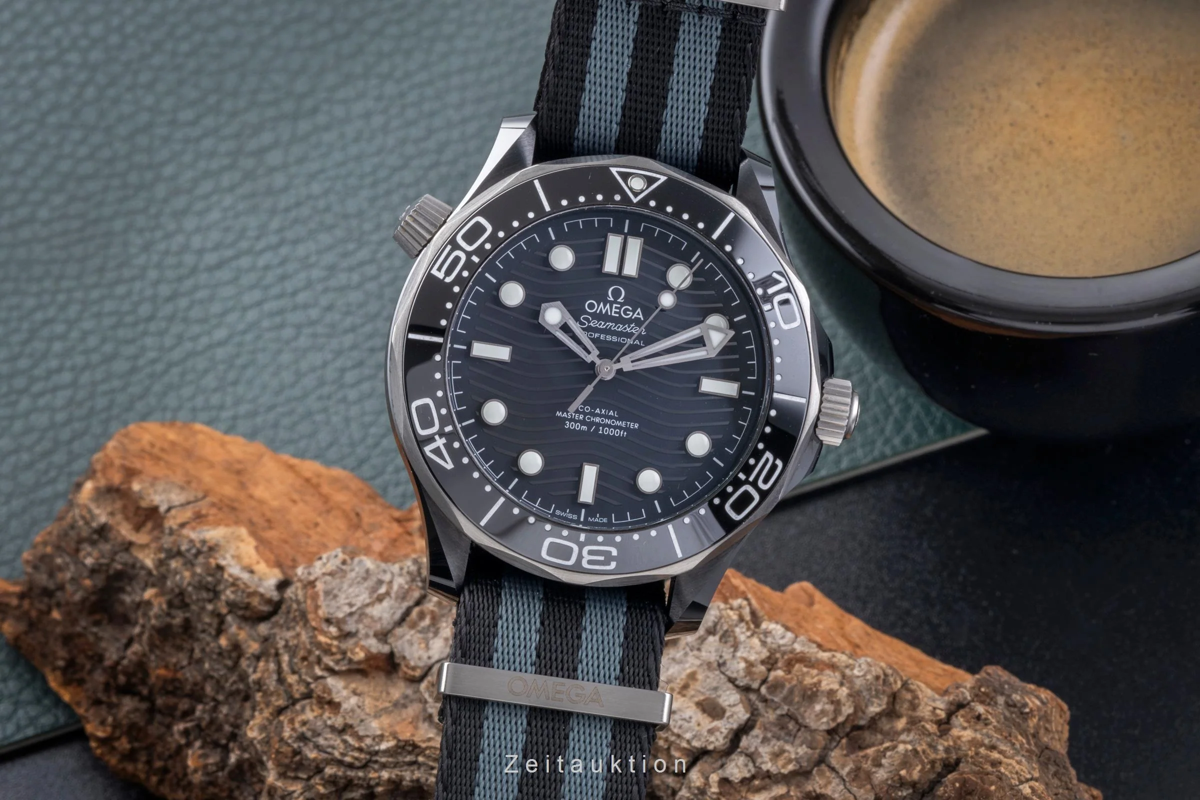 Omega Seamaster ceramic / titanium automatic men's watch 210.92.44.20.01.002 LP: 9700EUR  [2506256] - Image 2