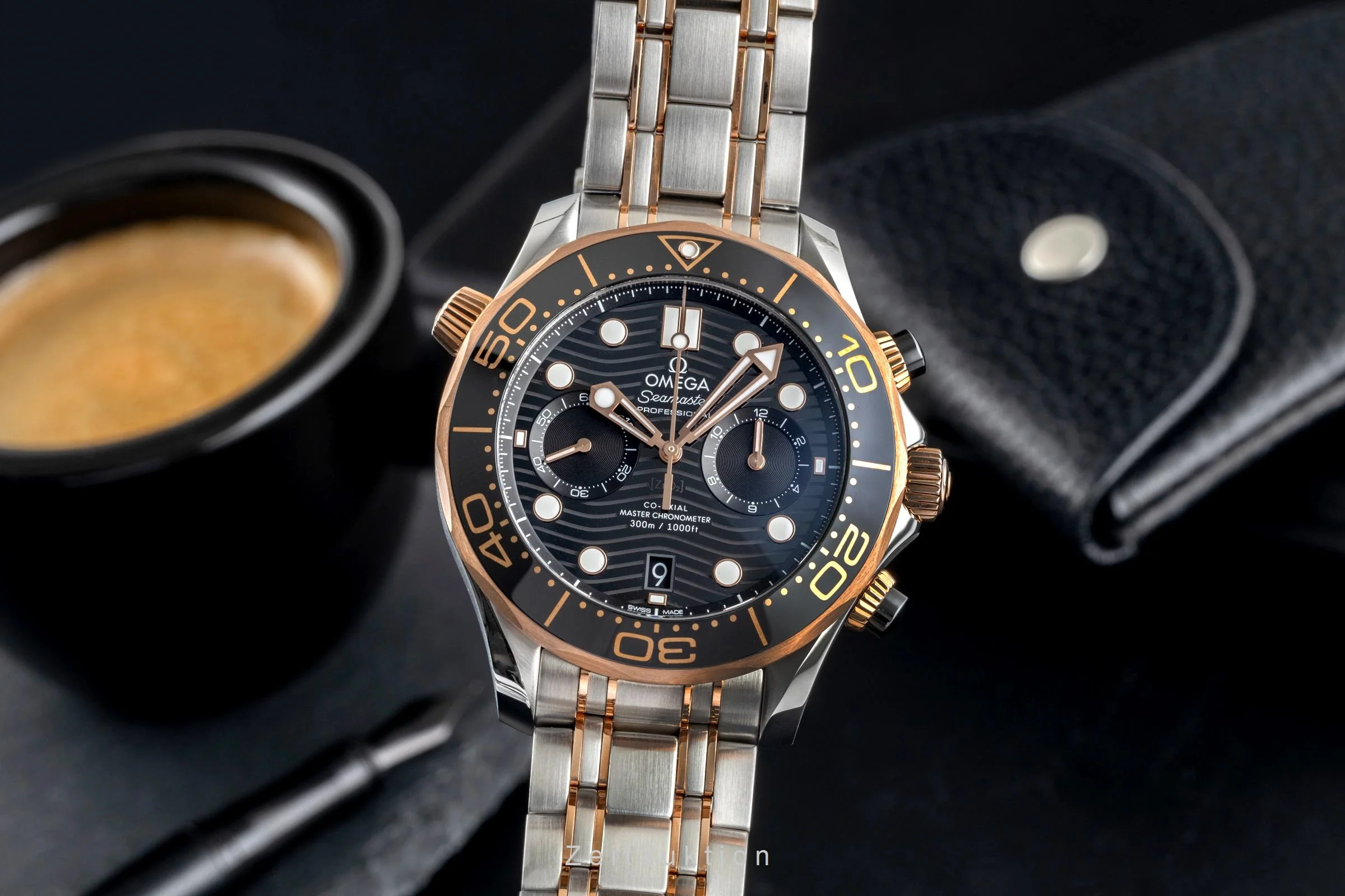 Omega Seamaster chronograph steel / gold automatic men's watch 210.20.44.51.01.001 LP: 17500EUR  [2504407] - Image 2