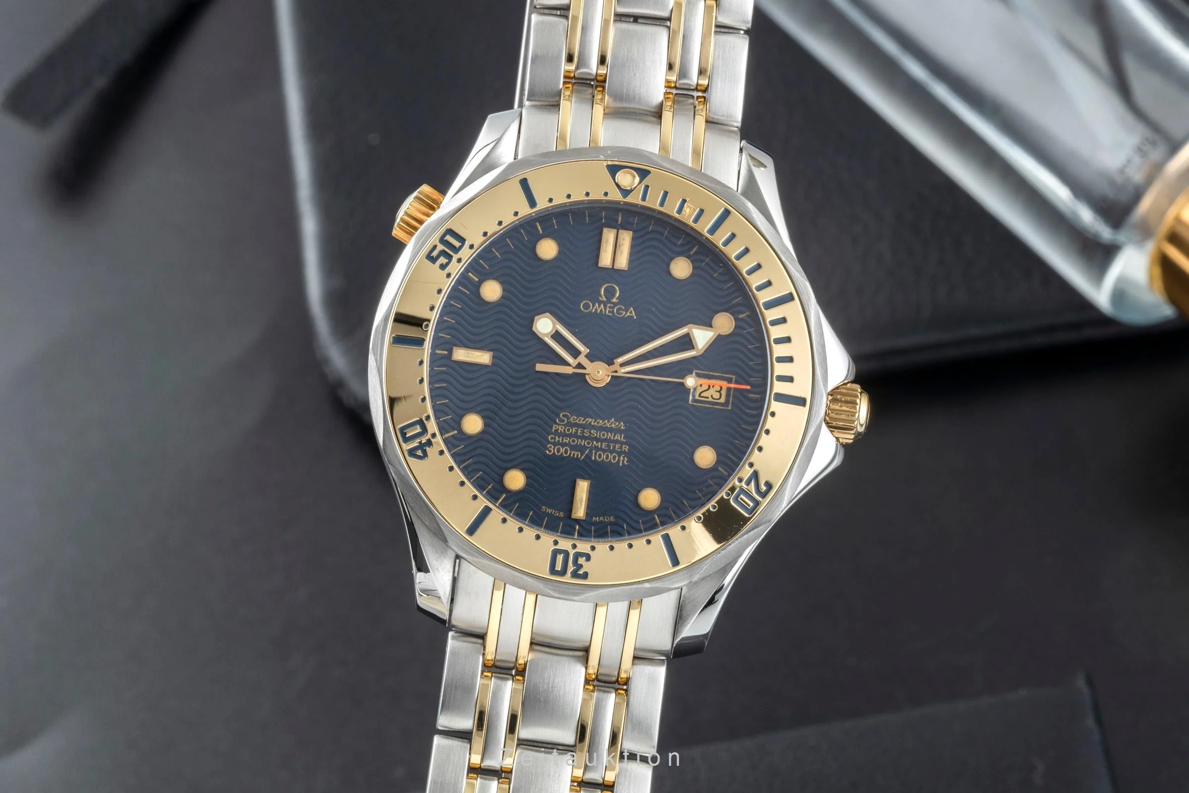 Omega Seamaster steel / gold automatic men's watch 2432.80.00, 168.1503 LP: 13800EUR  [2505305] - Image 2