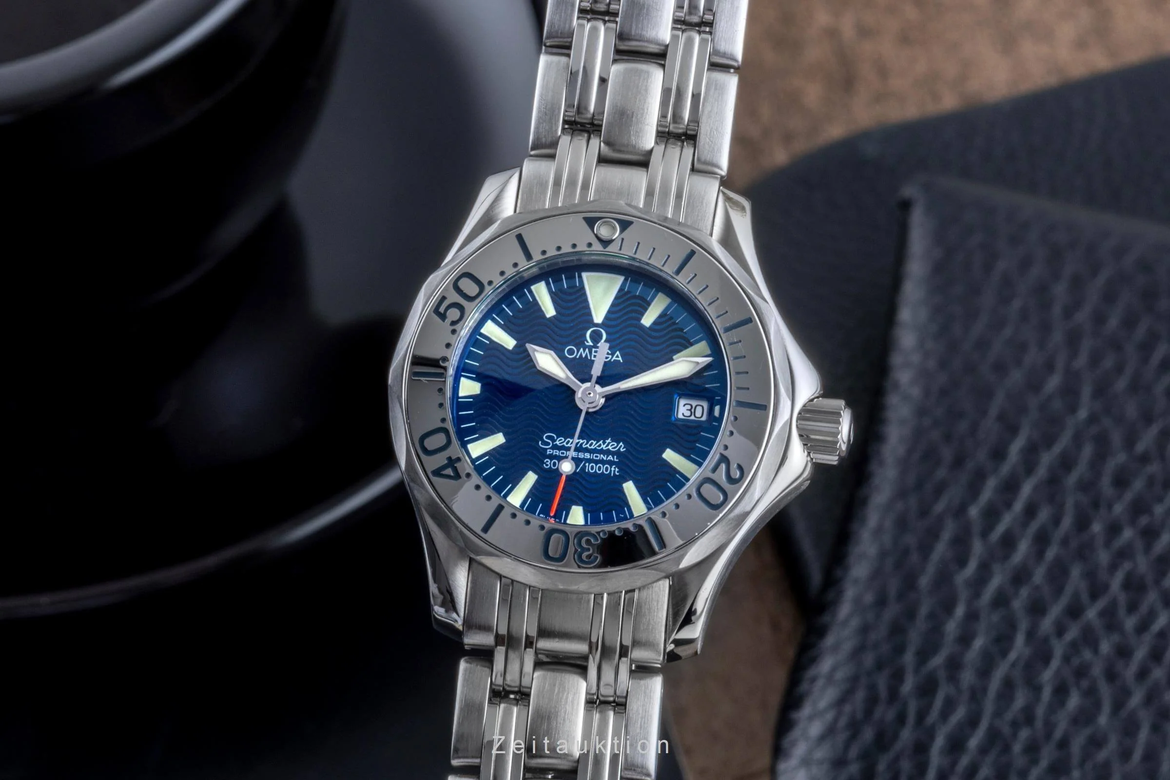 Omega Seamaster steel quartz women's watch 2283.80.00  [2502002] - Image 2