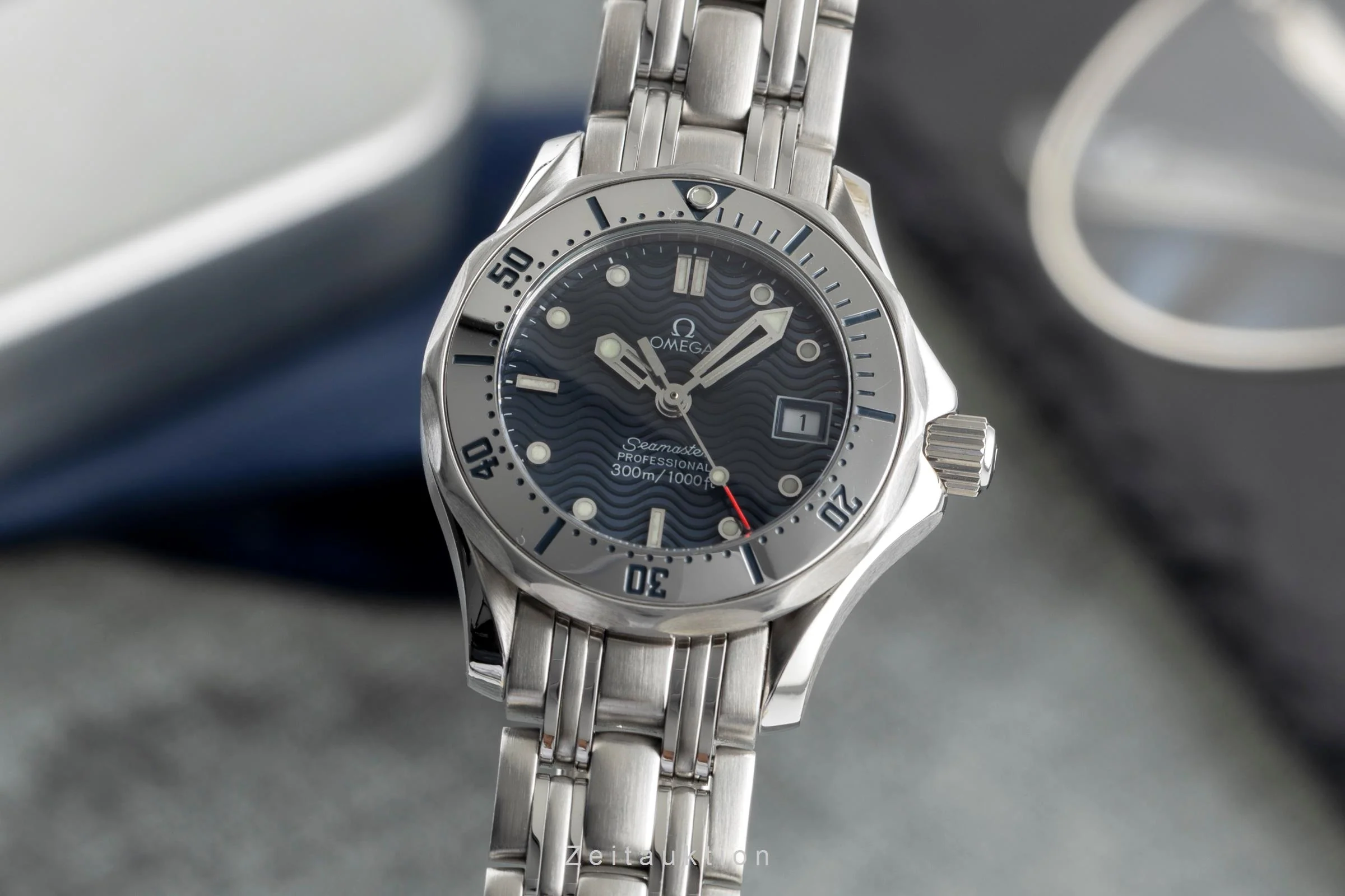 Omega Seamaster steel quartz women's watch 2582.80.00  [2503863] - Image 2